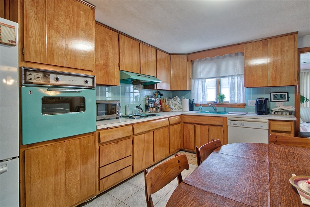 Revere, Massachusetts, 02151, United States, 4 Bedrooms Bedrooms, ,4 BathroomsBathrooms,Residential,For Sale,1935883