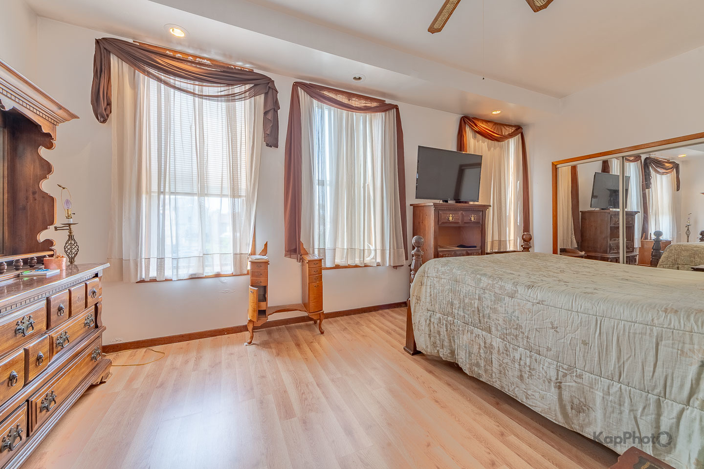 Chicago, Illinois, 60608, United States, 3 Bedrooms Bedrooms, ,5 BathroomsBathrooms,Residential,For Sale,1986120