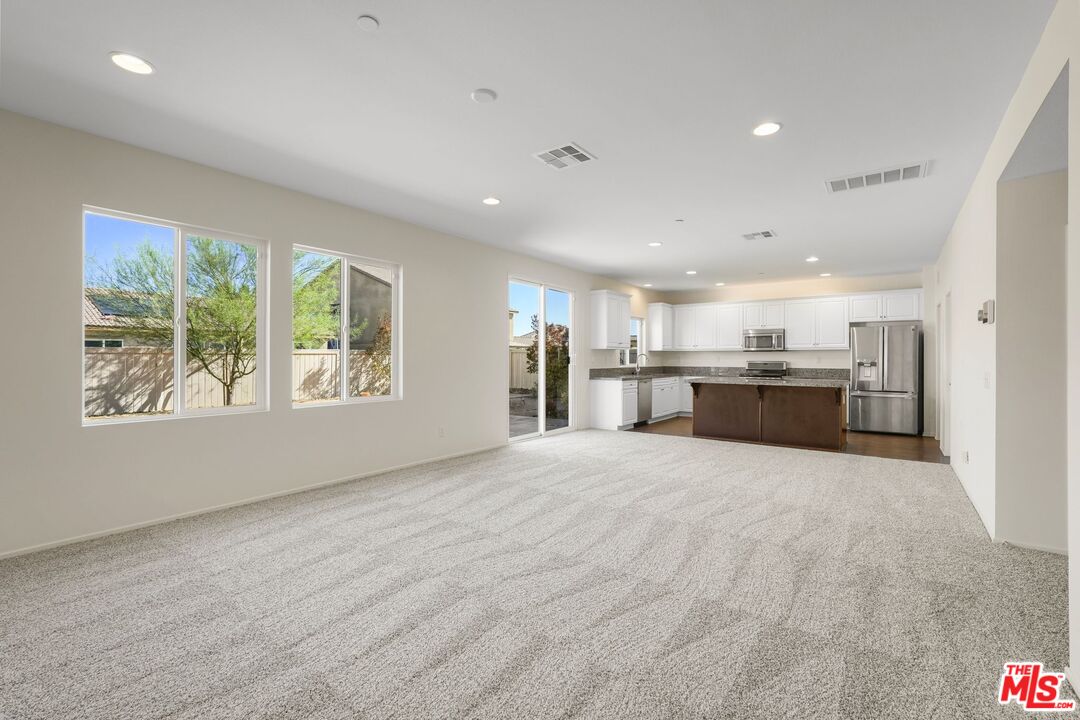 Lancaster, California, 93534, United States, 5 Bedrooms Bedrooms, ,3 BathroomsBathrooms,Residential,For Sale,1942304