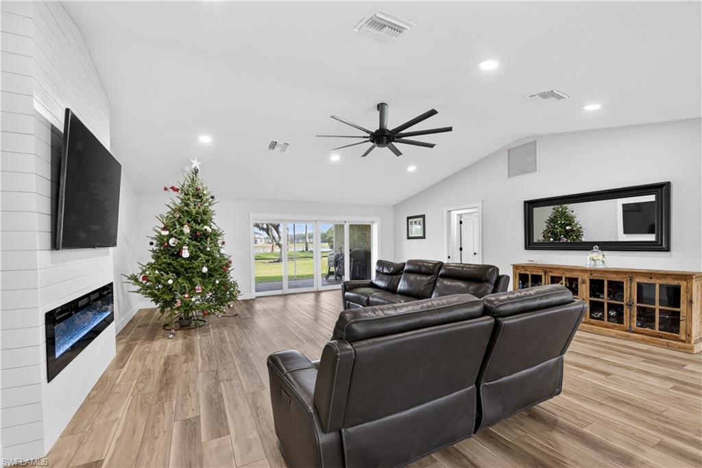 North Fort Myers, Florida, 33917, United States, 3 Bedrooms Bedrooms, ,2 BathroomsBathrooms,Residential,For Sale,2001976