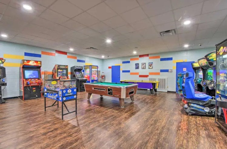 Ellijay, Georgia, 30540, United States, 4 Bedrooms Bedrooms, ,5 BathroomsBathrooms,Residential,For Sale,1858982