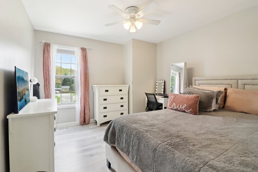 Woodstock, Georgia, 30188, United States, 5 Bedrooms Bedrooms, ,3 BathroomsBathrooms,Residential,For Sale,1944813