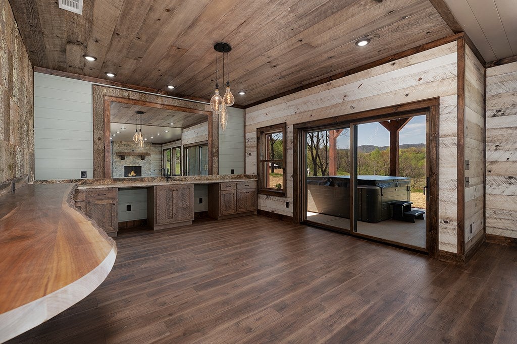 Blue Ridge, Georgia, 30513, United States, 4 Bedrooms Bedrooms, ,4 BathroomsBathrooms,Residential,For Sale,1804354