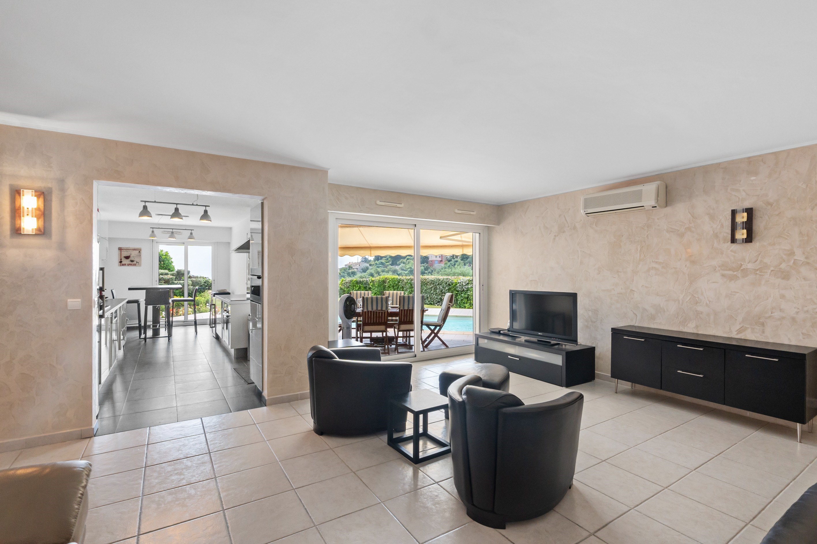  Mandelieu-la-Napoule, duplex apartment with sea view, private garden and pool - 物件實景