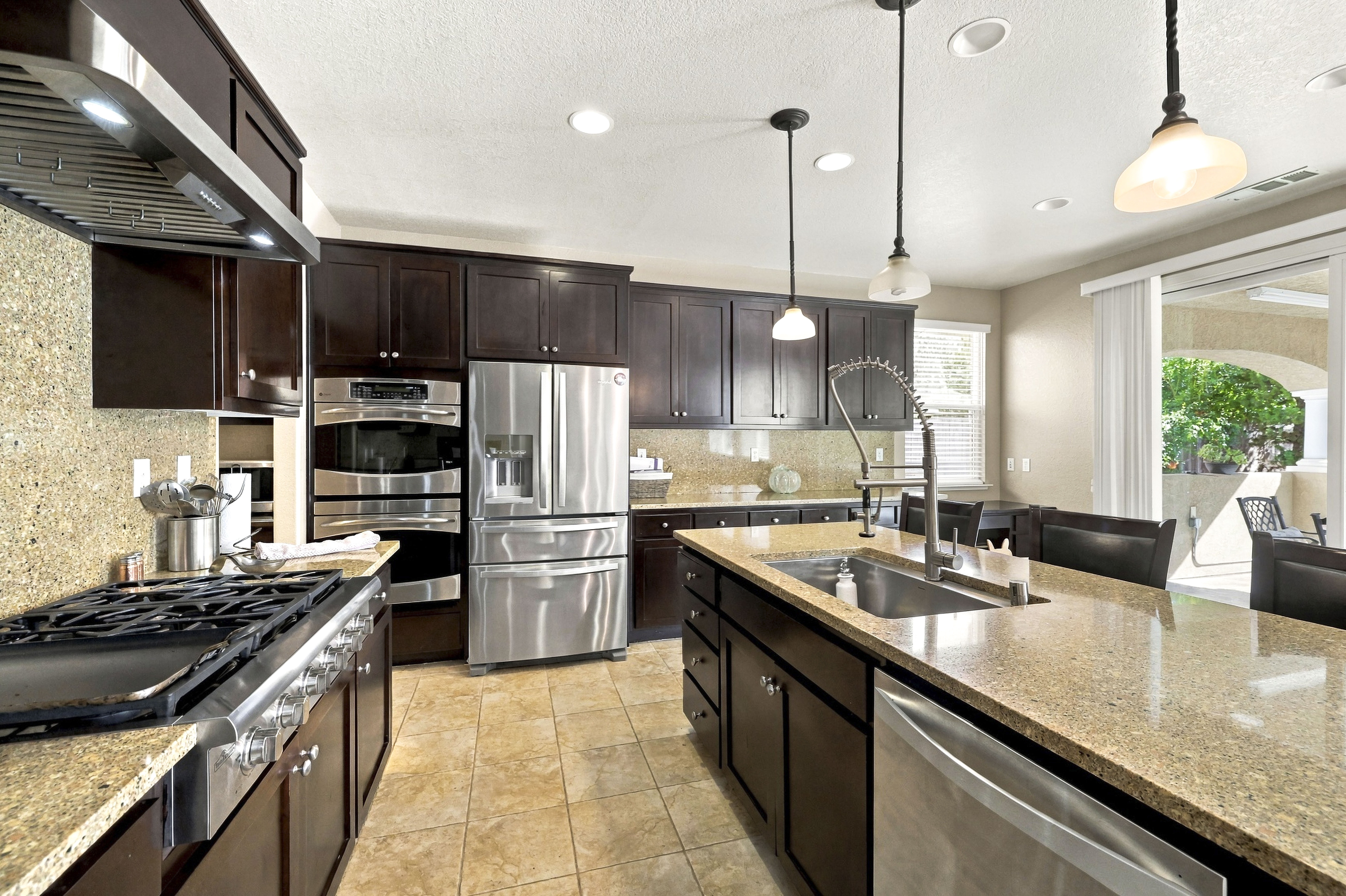  Expansive Paseo West Home with Poolside Living - 物件實景