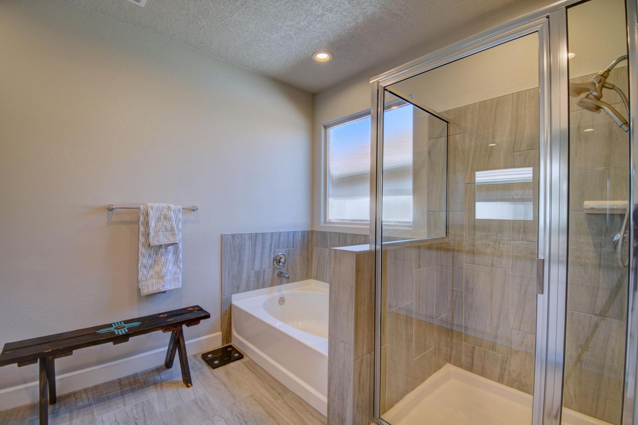 Albuquerque, New Mexico, 87114, United States, 4 Bedrooms Bedrooms, ,3 BathroomsBathrooms,Residential,For Sale,1817446