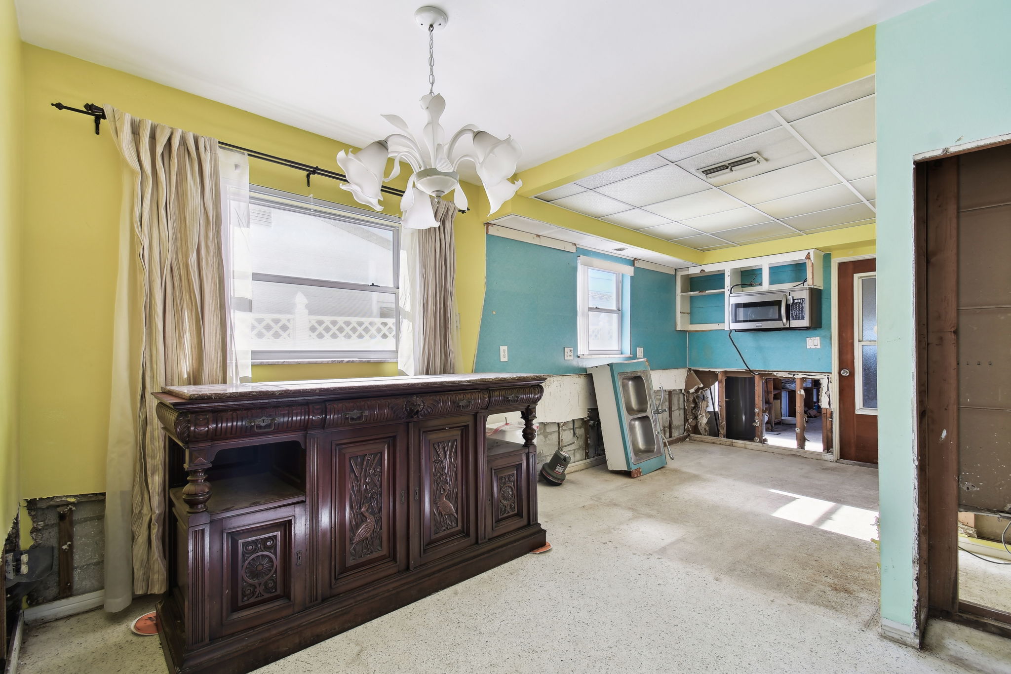 Madeira Beach, Florida, 33708, United States, 3 Bedrooms Bedrooms, ,2 BathroomsBathrooms,Residential,For Sale,1943278