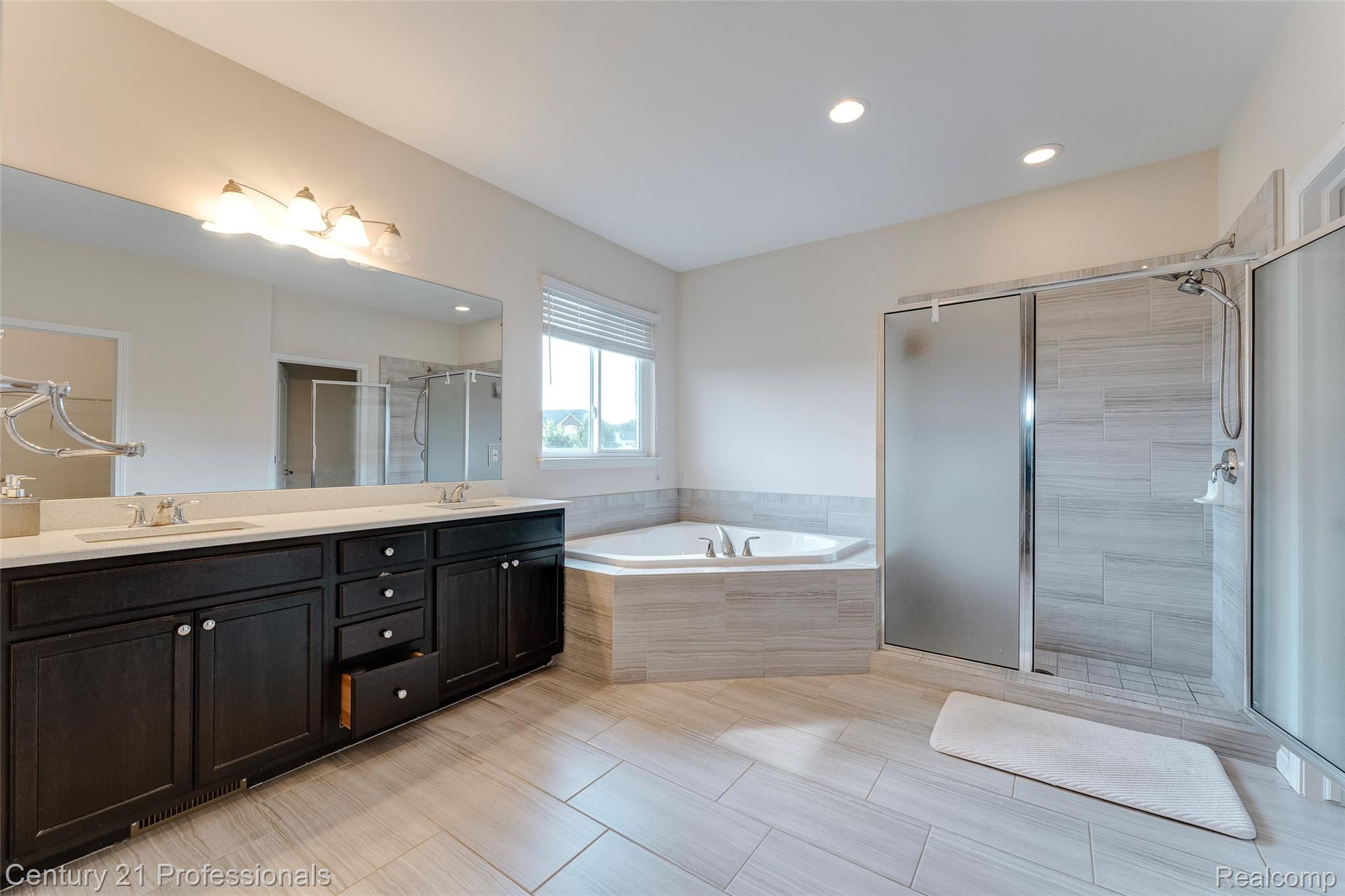 Canton, Michigan, 48187, United States, 5 Bedrooms Bedrooms, ,6 BathroomsBathrooms,Residential,For Sale,1908049