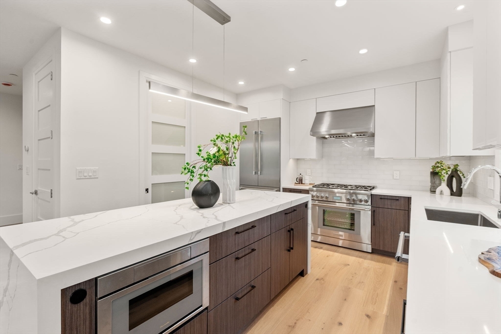 Newton, Massachusetts, 02461, United States, 5 Bedrooms Bedrooms, ,5 BathroomsBathrooms,Residential,For Sale,1995999