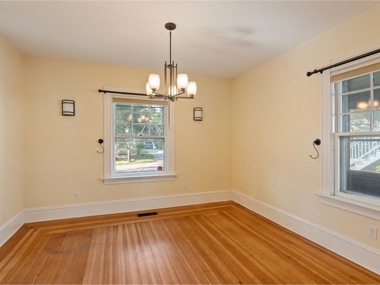 Burlington, Vermont, 05401, United States, 5 Bedrooms Bedrooms, ,2 BathroomsBathrooms,Residential,For Sale,1862244