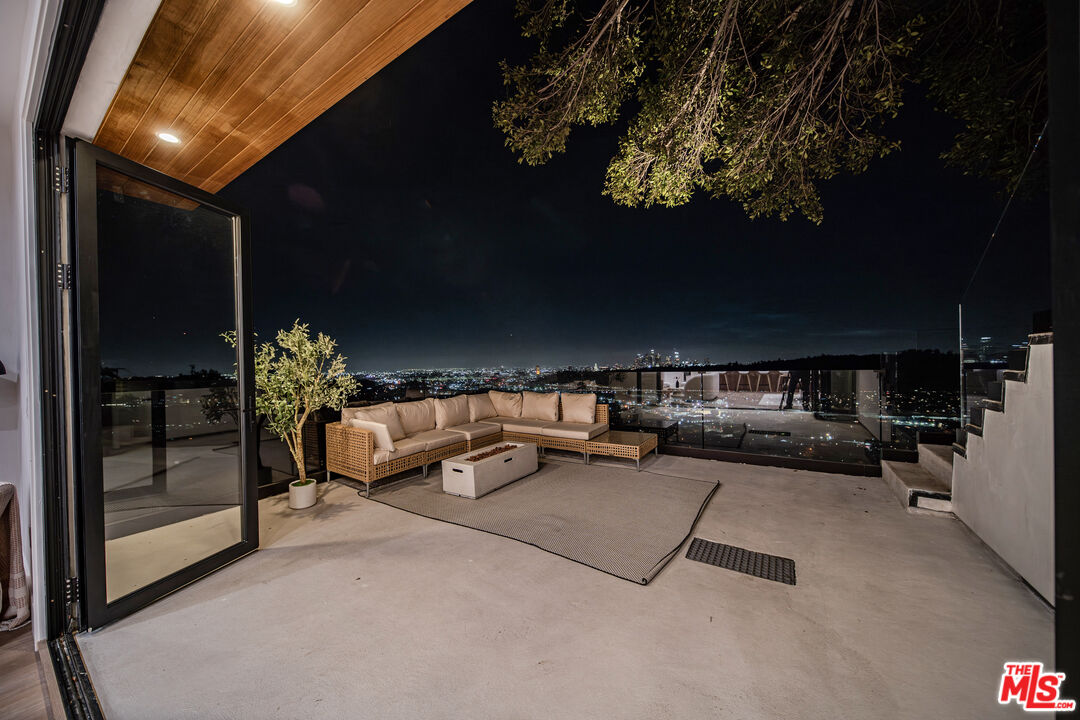 Los Angeles, California, 90065, United States, 3 Bedrooms Bedrooms, ,3 BathroomsBathrooms,Residential,For Sale,1939626