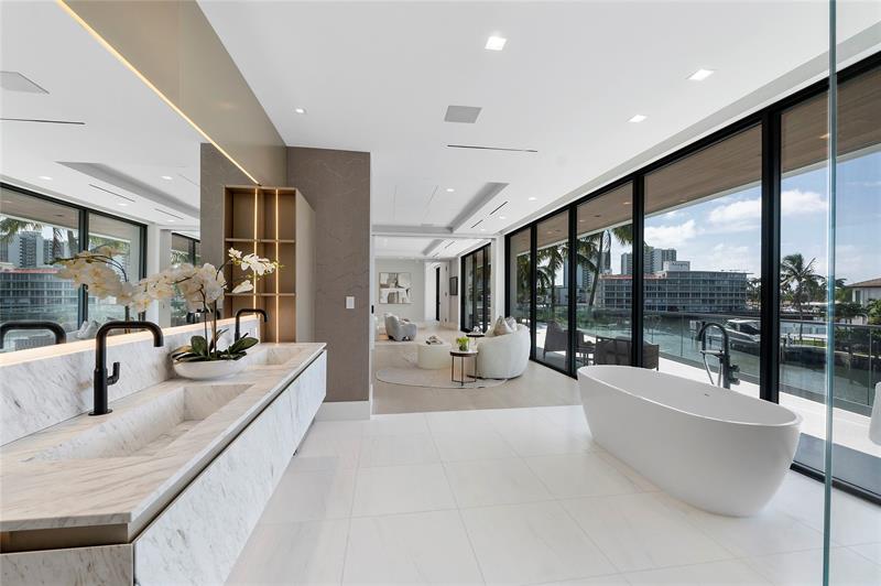 Fort Lauderdale, Florida, 33306, United States, 6 Bedrooms Bedrooms, ,8 BathroomsBathrooms,Residential,For Sale,1958113