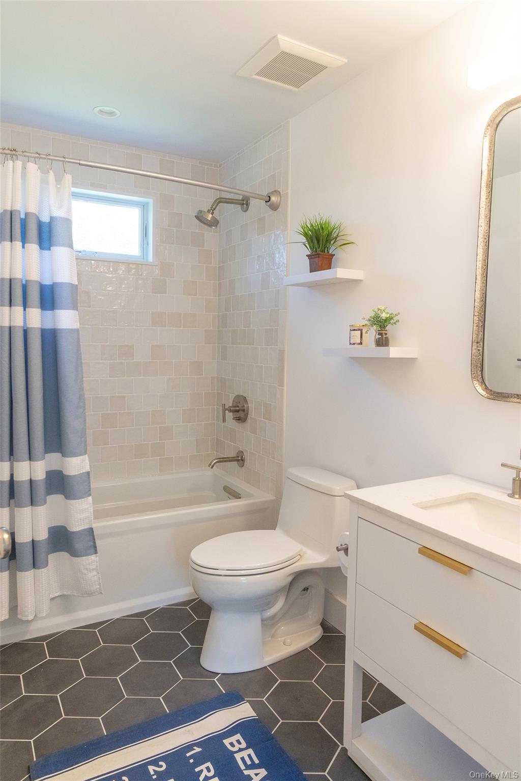 Greenport, New York, 11944, United States, 3 Bedrooms Bedrooms, ,3 BathroomsBathrooms,Residential,For Sale,1982379