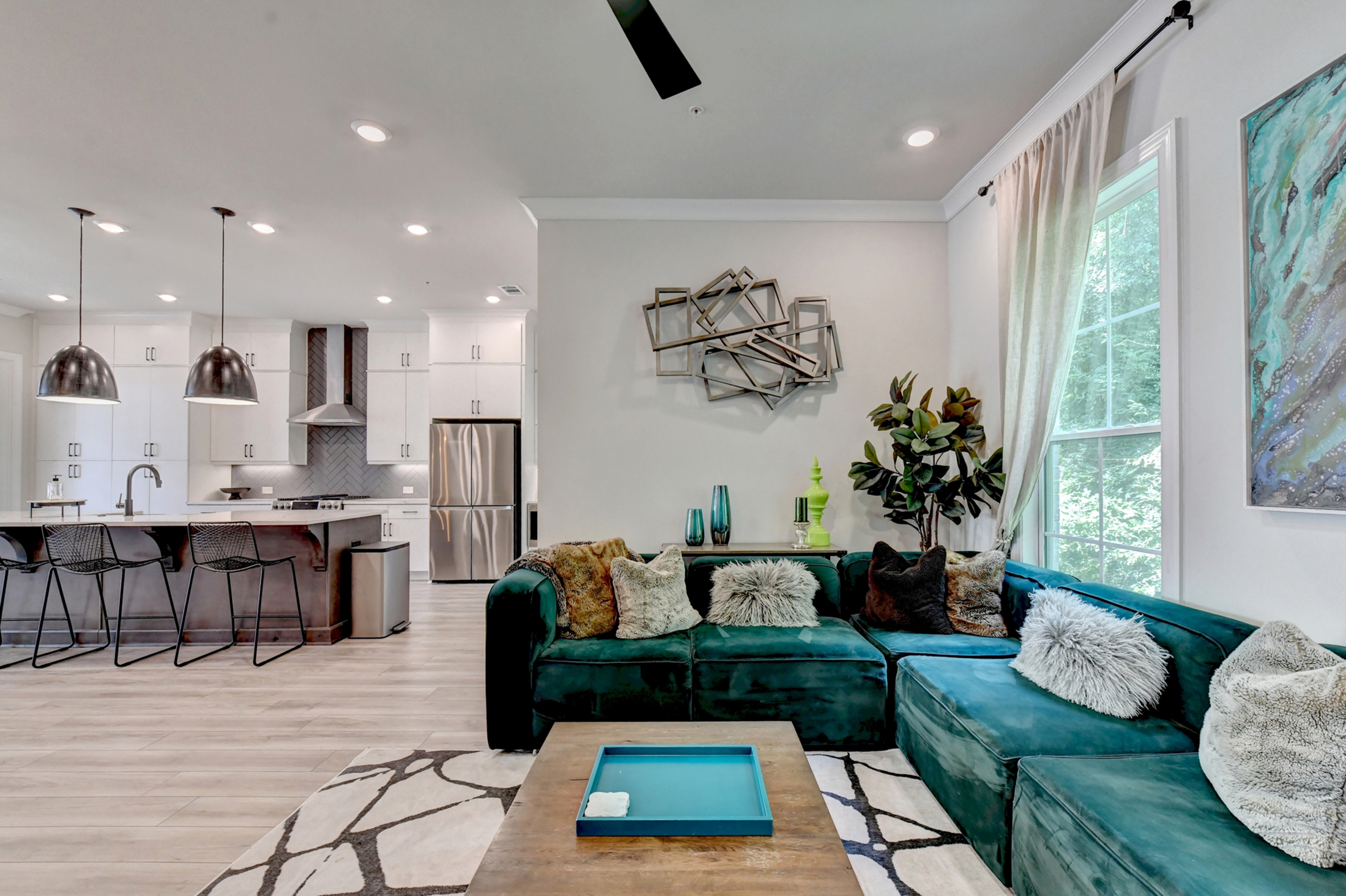  Welcome Home to this Magnificent Three-Story Townhome - 物件實景