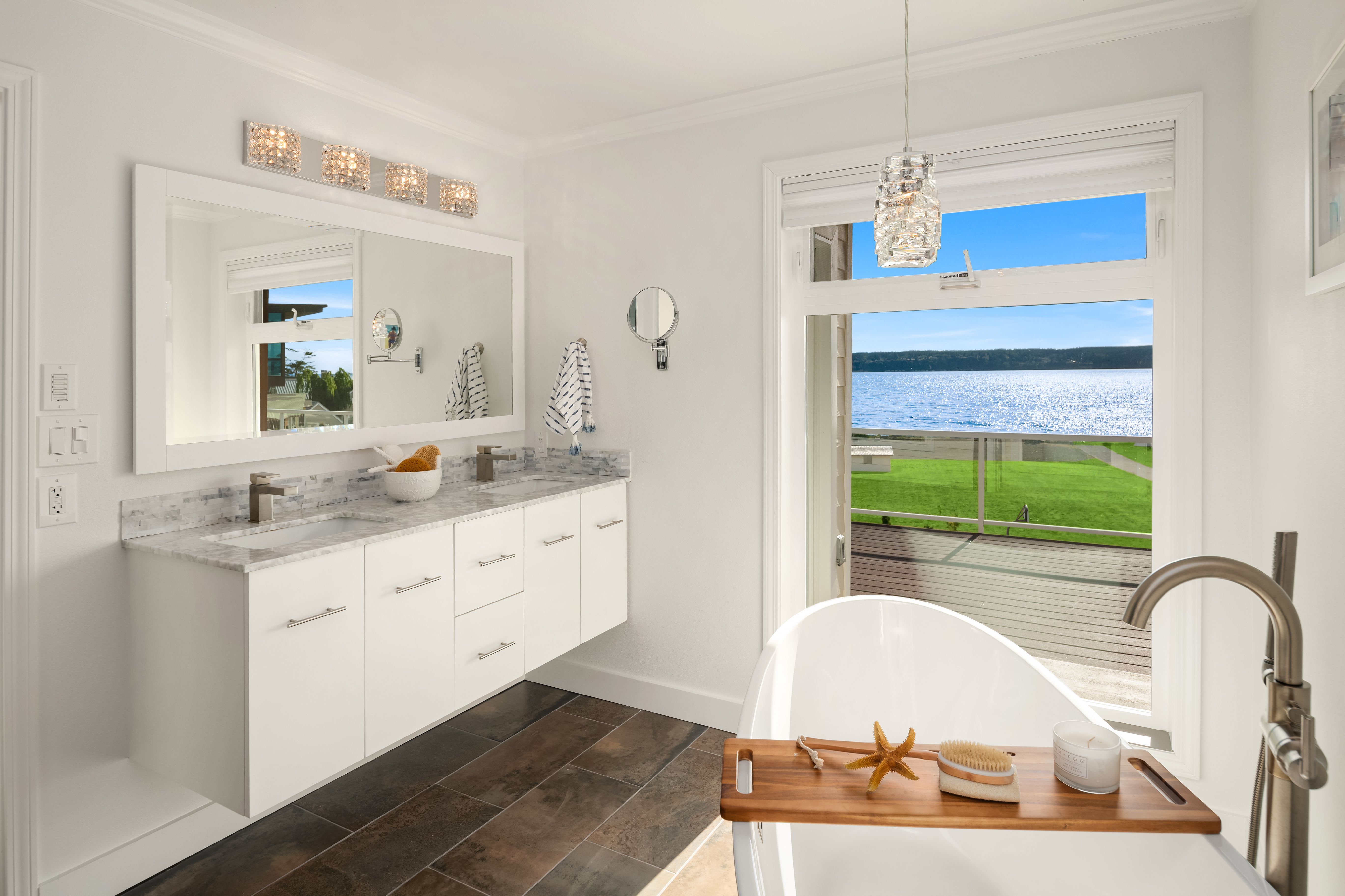  2106 Breezy Point Rd, Camano, WA 98282 - 物件實景