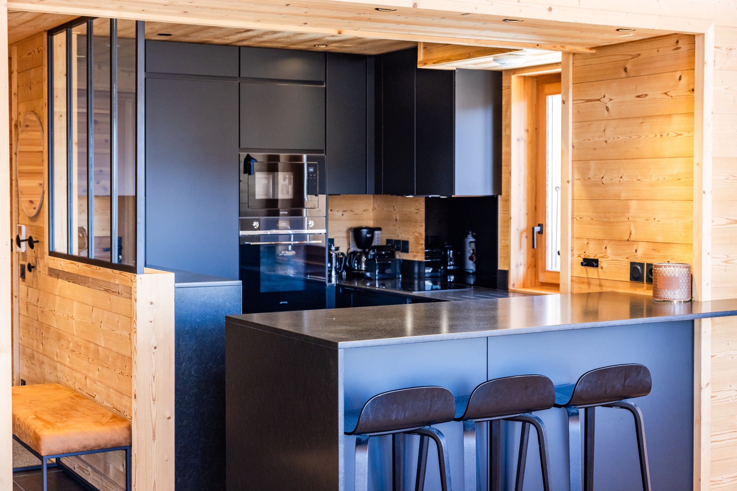  Chalet Rock - Right  at the foot of the slopes and in the heart of the Alpe d