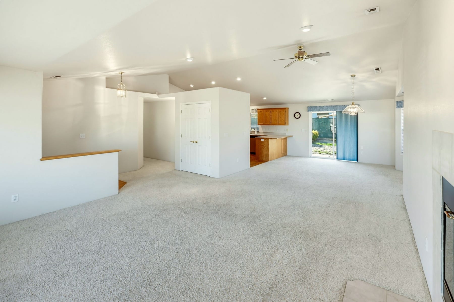  2300 Savannah Drive Central Point, OR 97502 - 物件實景