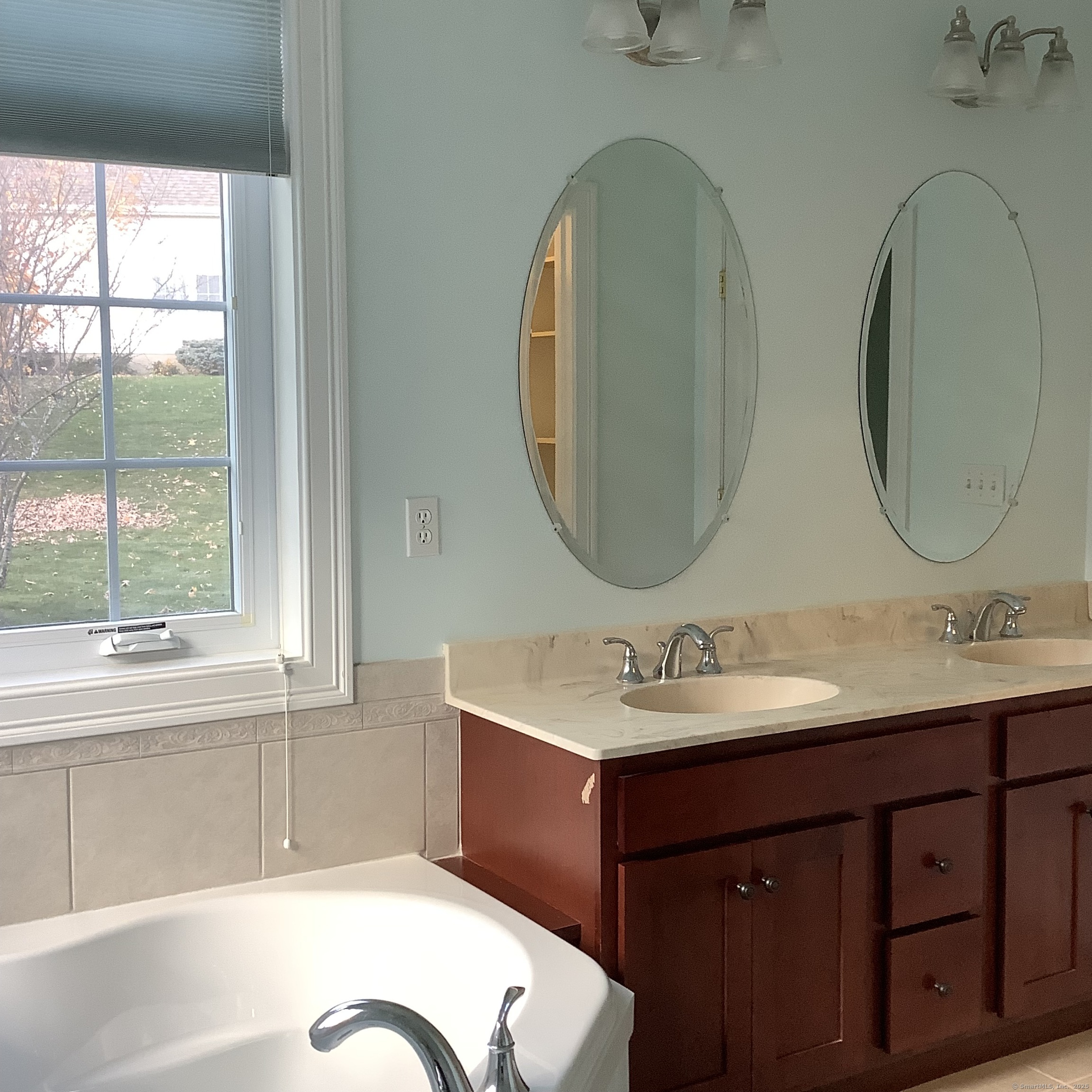 Cromwell, Connecticut, 06416, United States, 2 Bedrooms Bedrooms, ,2 BathroomsBathrooms,Residential,For Sale,1987108