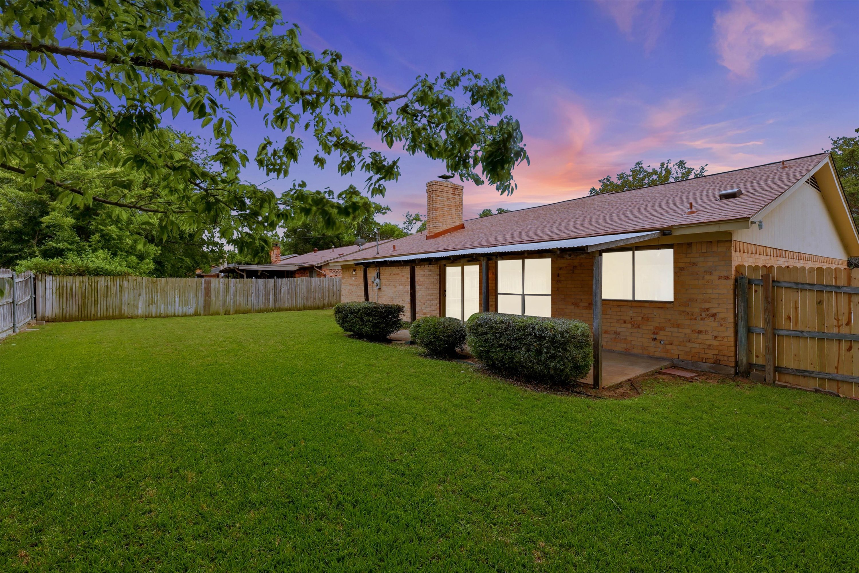  A charming ranch-style home is waiting its next story - 物件實景