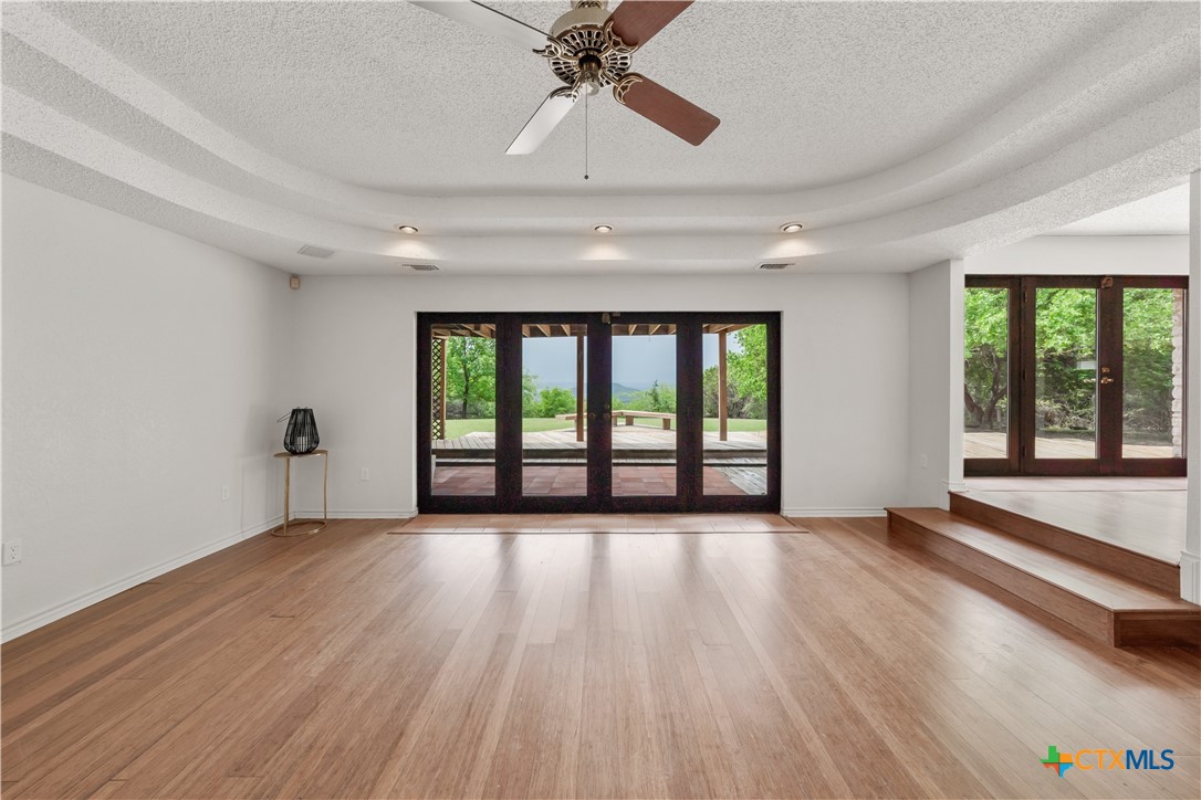 Belton, Texas, 76513, United States, 4 Bedrooms Bedrooms, ,4 BathroomsBathrooms,Residential,For Sale,1989055