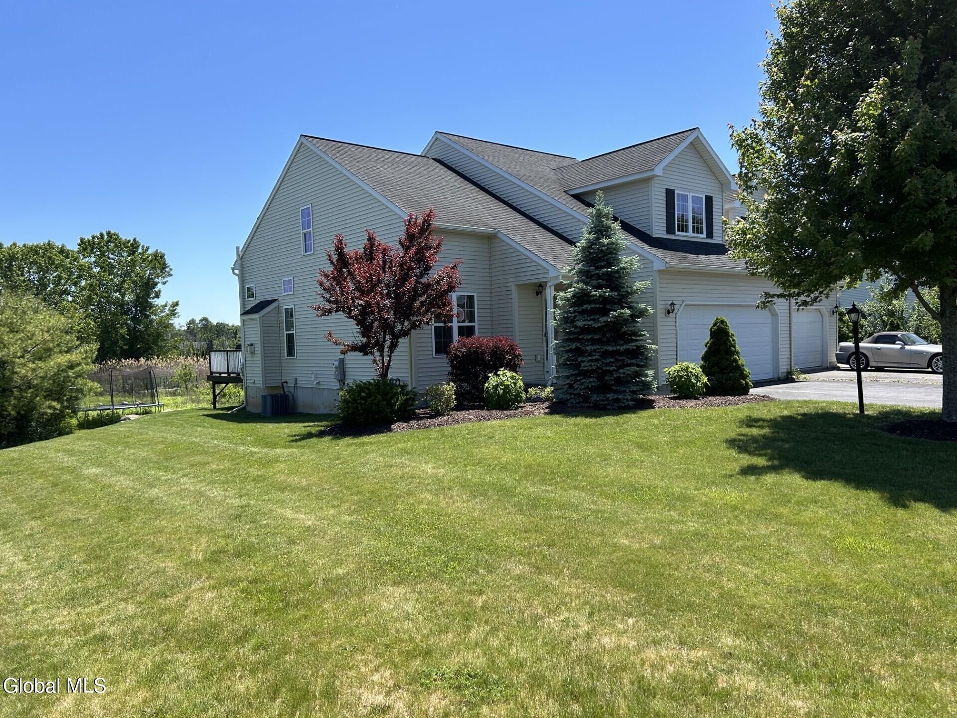 Breezy Pointe Dr, Halfmoon, NY 12065