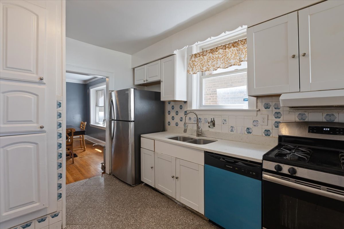 Chicago, Illinois, 60659, United States, 9 Bedrooms Bedrooms, ,Residential,For Sale,1905670