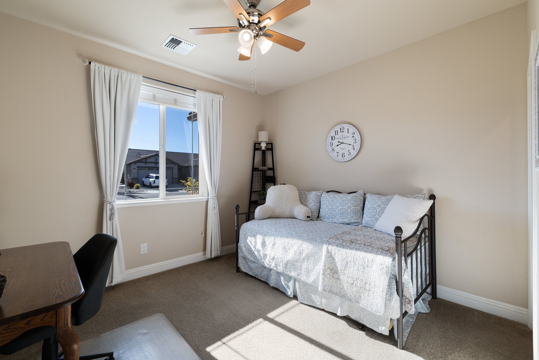  Welcome to 7239 Early Dawn Court, located in desirable Wingfield Springs - 物件實景