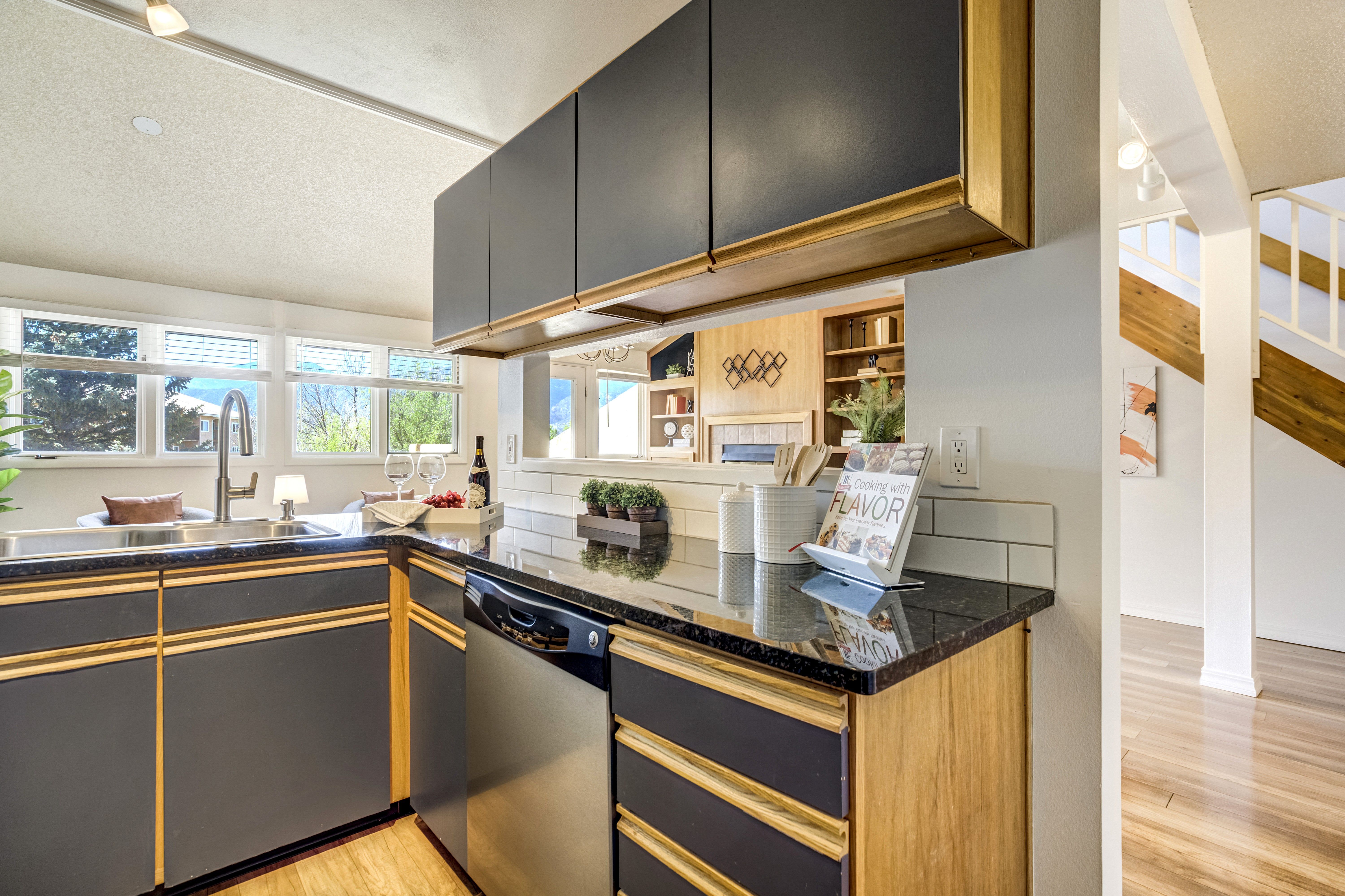  Elevated Westside Style in This Beautifully Refreshed Promontory Point Condo - 物件實景