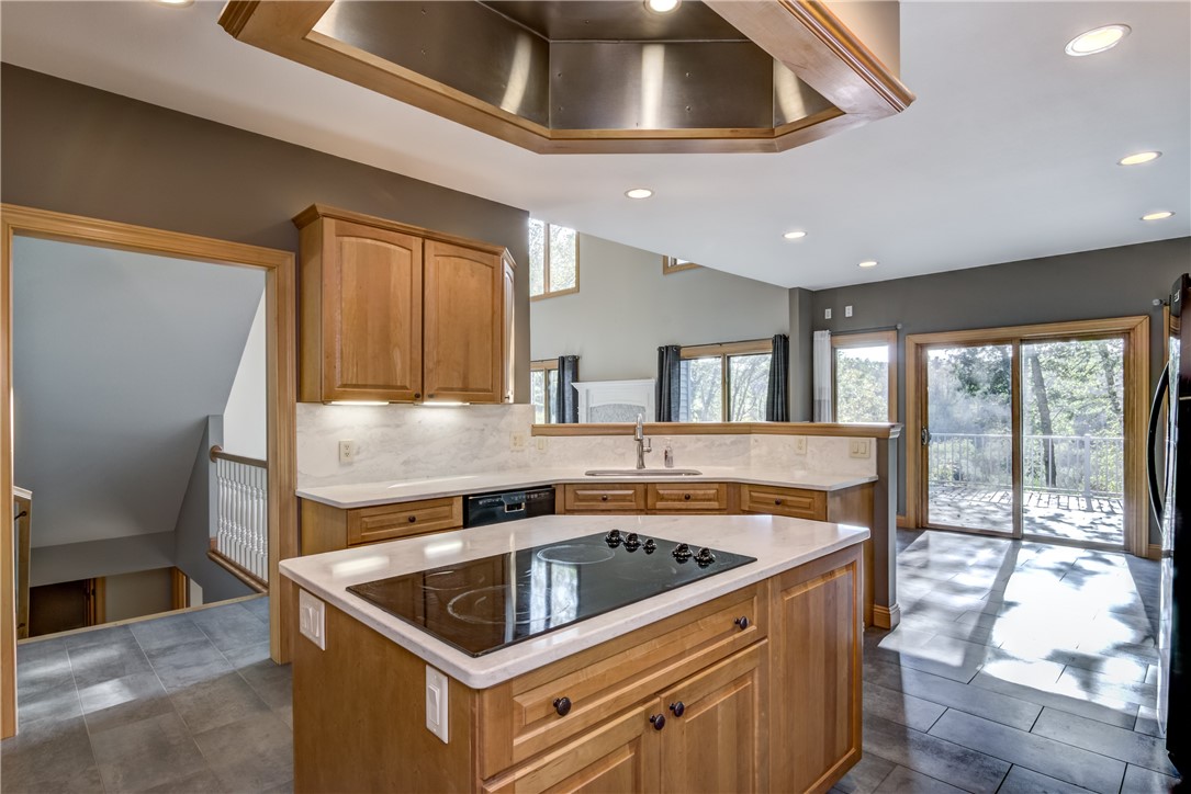 Eau Claire, Wisconsin, 54701, United States, 5 Bedrooms Bedrooms, ,4 BathroomsBathrooms,Residential,For Sale,1976179