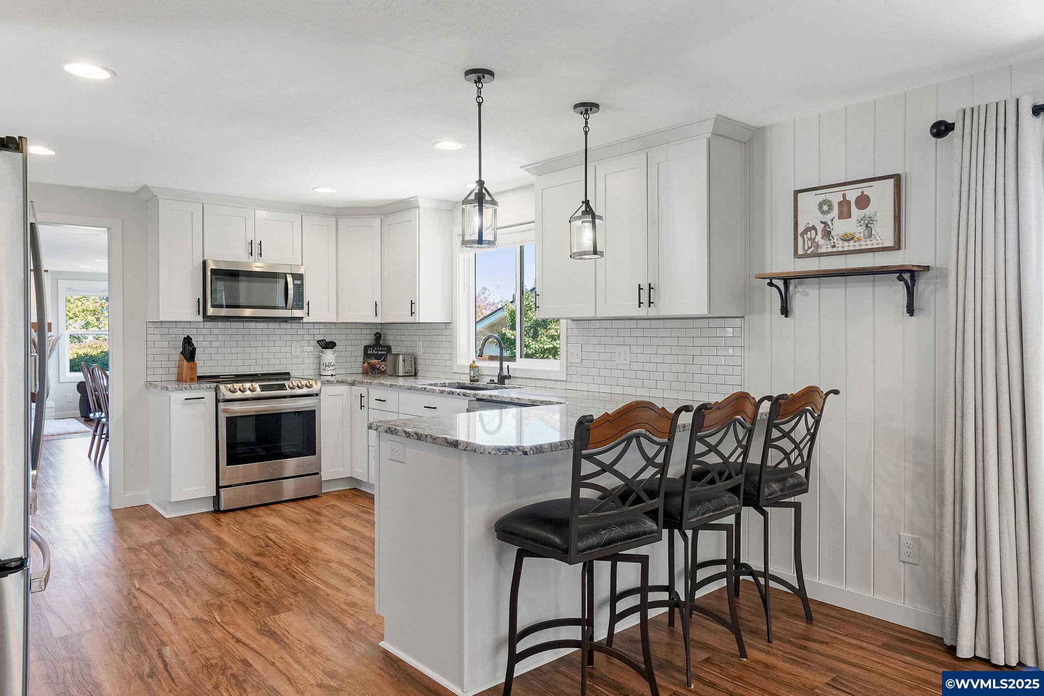 Salem, Oregon, 97304, United States, 3 Bedrooms Bedrooms, ,3 BathroomsBathrooms,Residential,For Sale,1967587