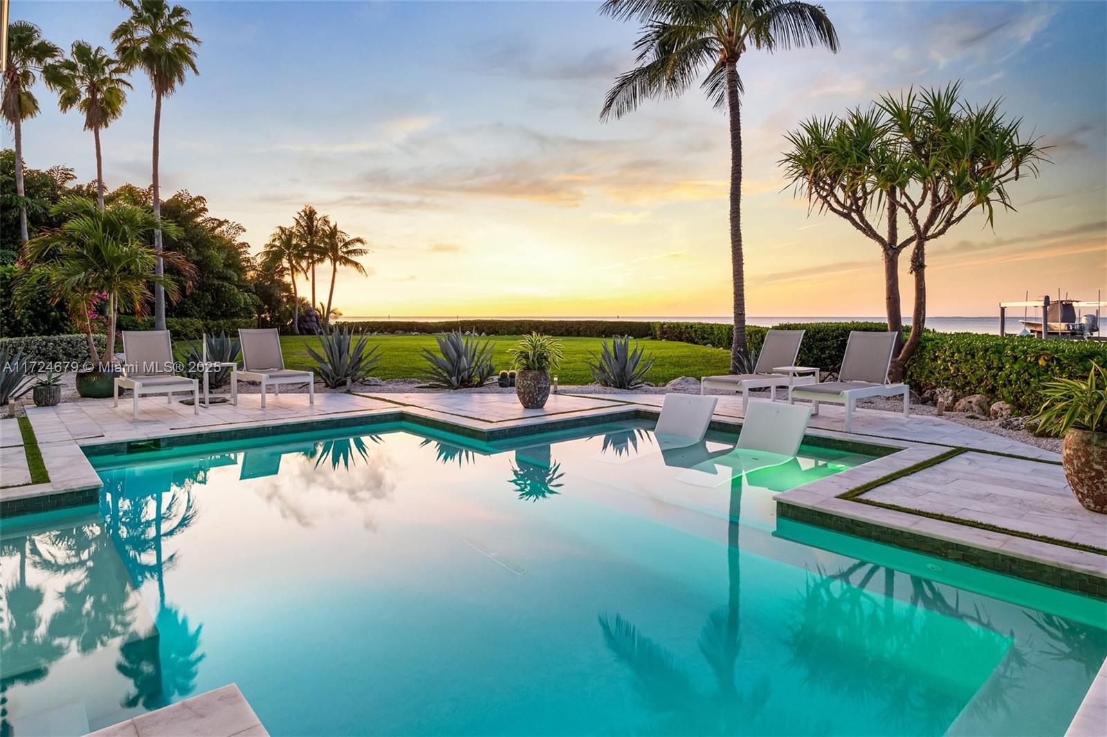Islamorada, Florida, 33036, United States, 6 Bedrooms Bedrooms, ,4 BathroomsBathrooms,Residential,For Sale,1932543