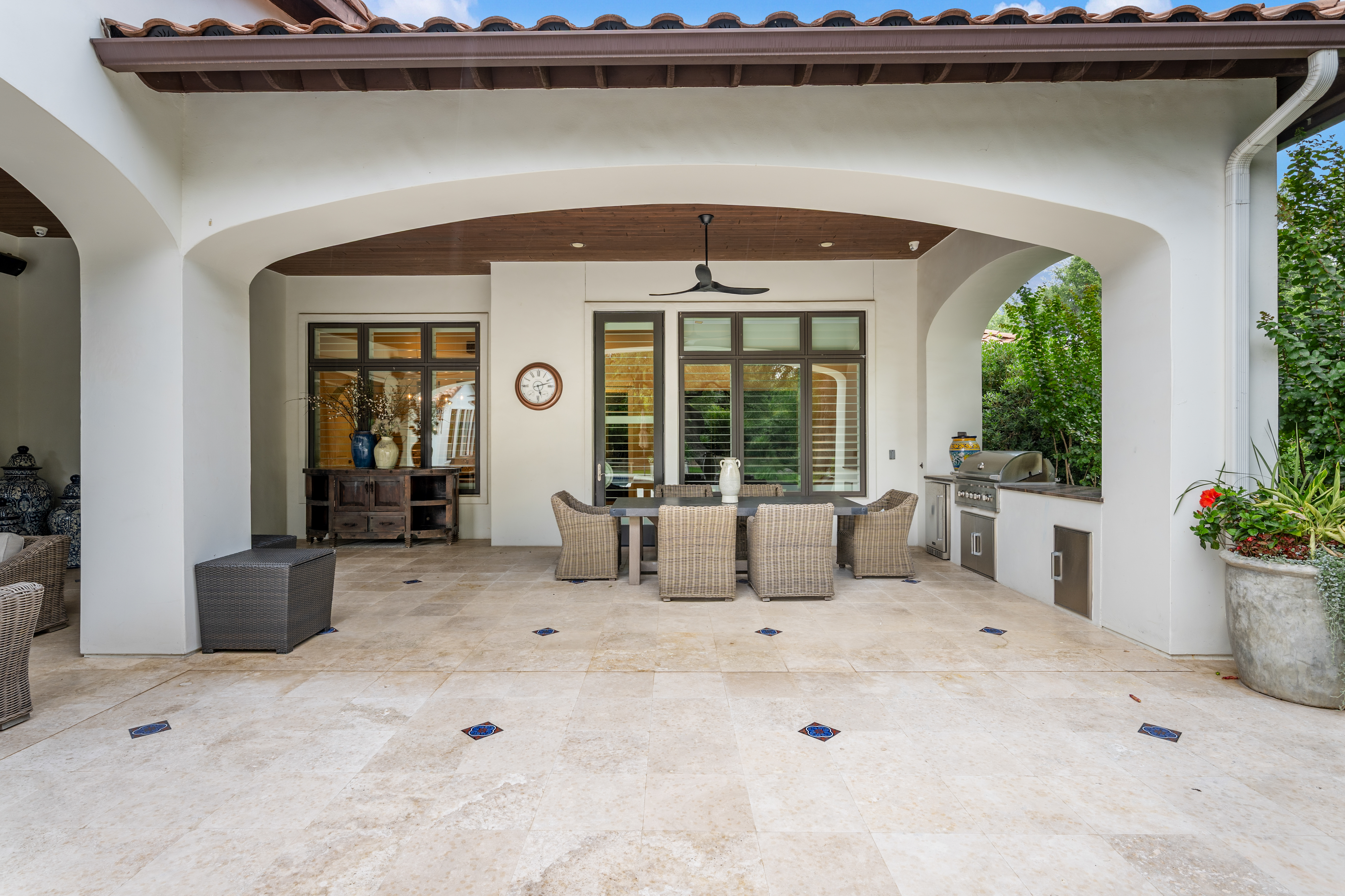  Defined By Timeless Santa Barbara Architecture And Exceptional Craftsmanship - 物件實景