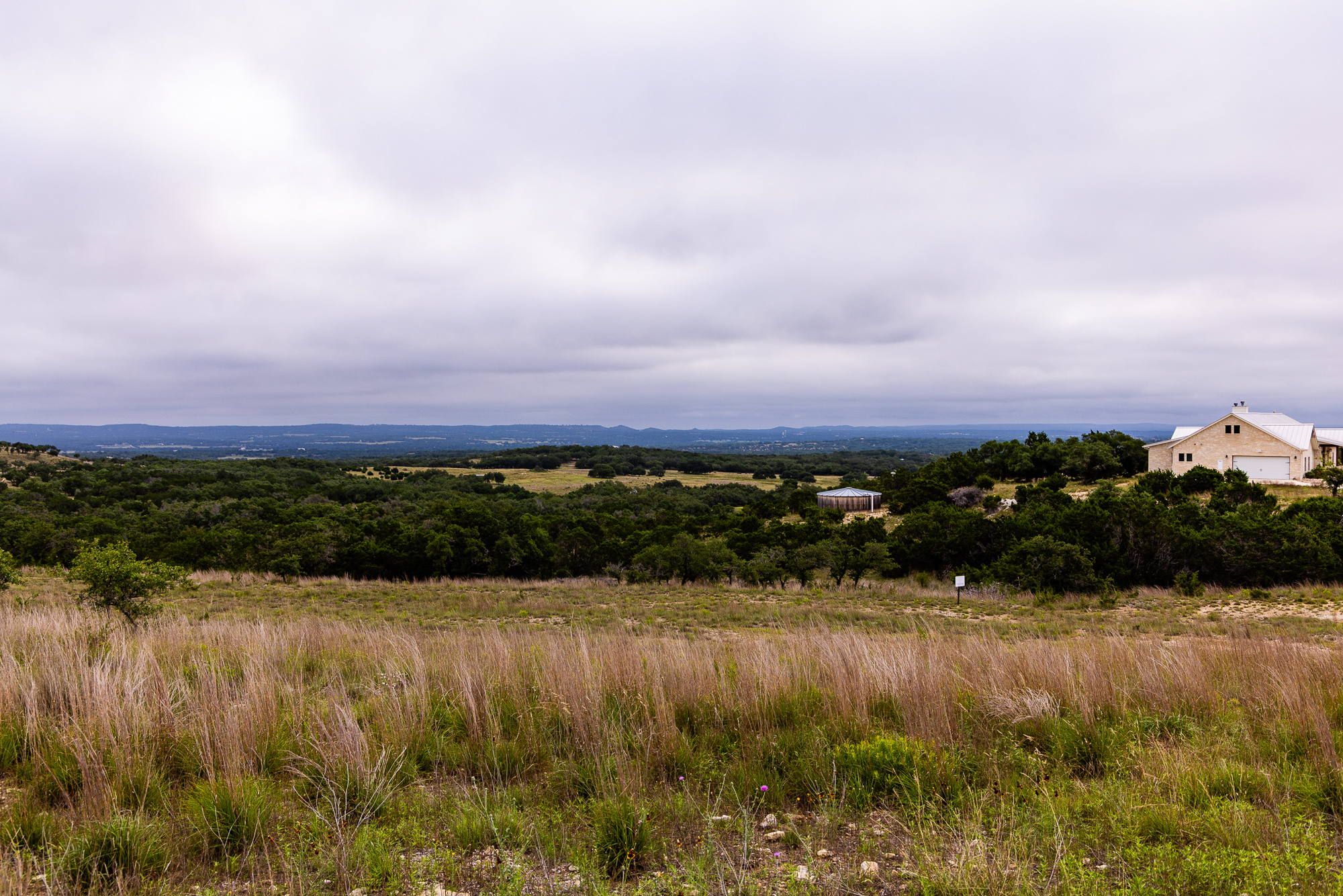  Expansive 10-Acre Lot - 物件實景