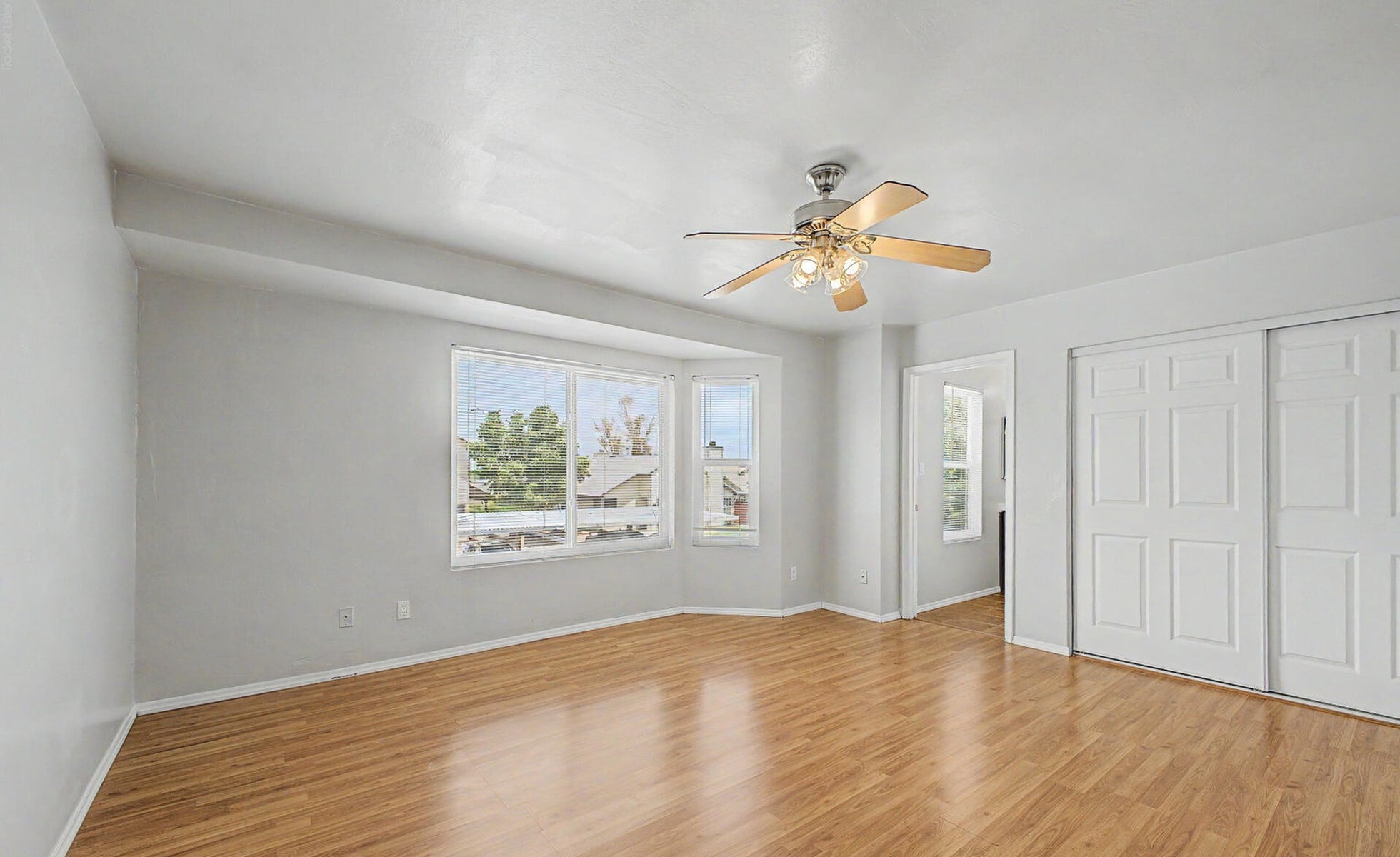  2455 E Broadway Road  Mesa, AZ - 物件實景