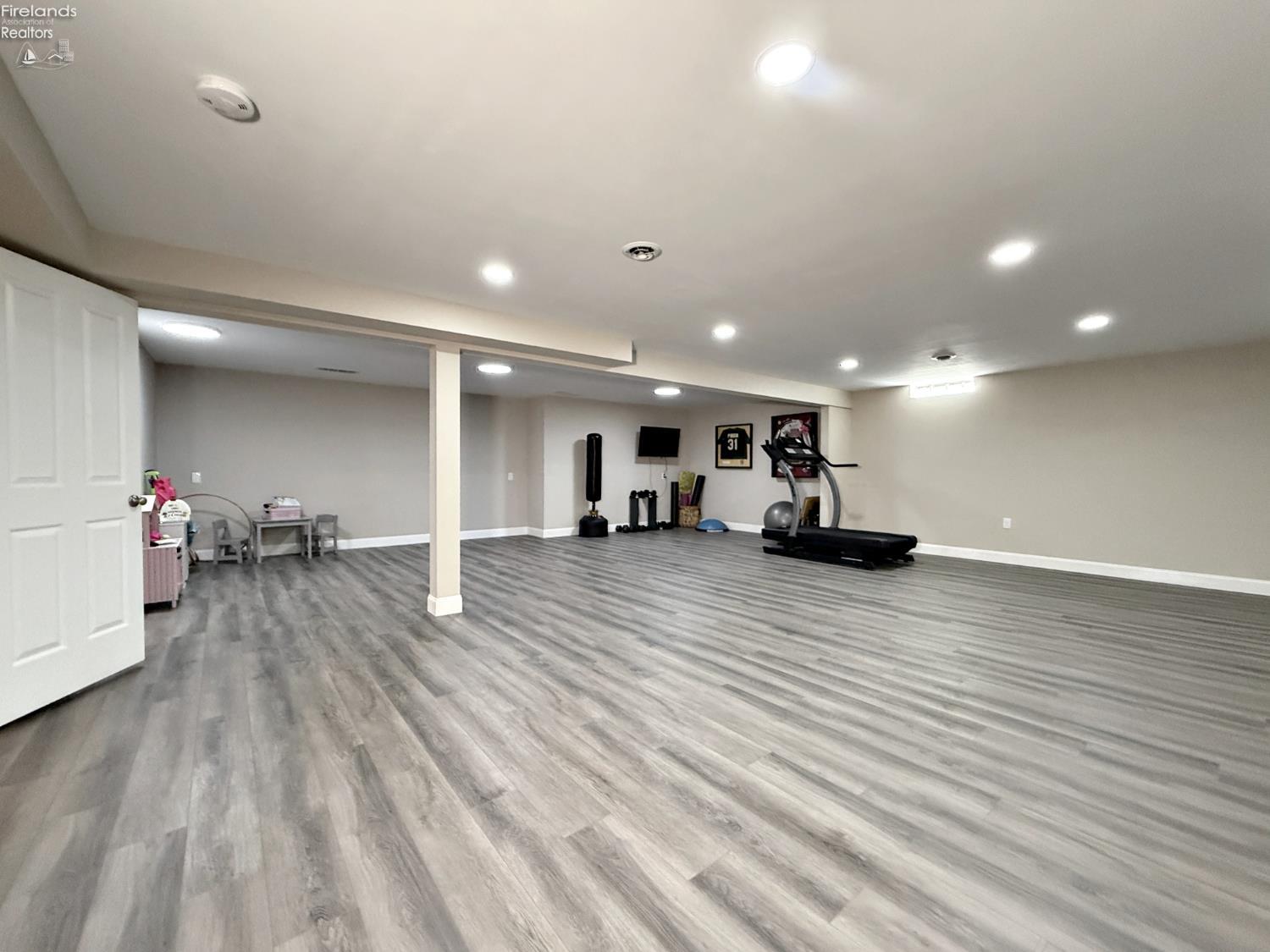 McComb, Ohio, 45858, United States, 4 Bedrooms Bedrooms, ,4 BathroomsBathrooms,Residential,For Sale,1978149