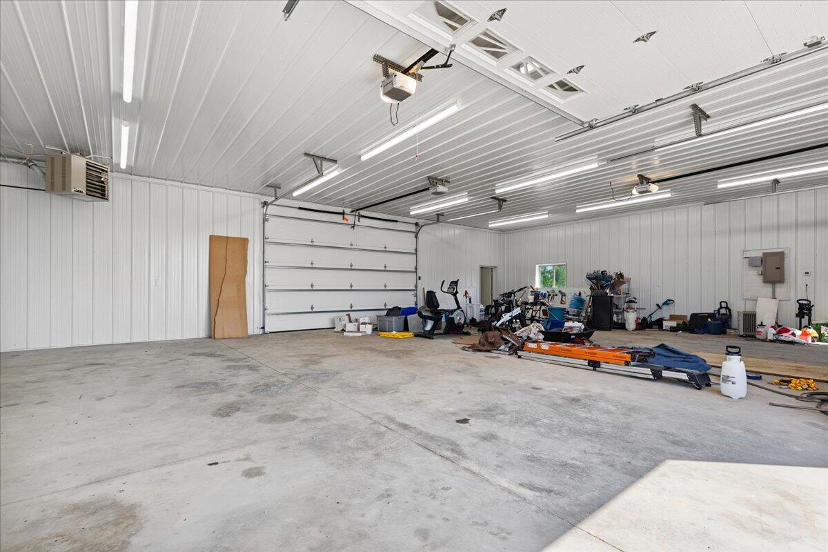 Hubbard, Wisconsin, 53035, United States, 4 Bedrooms Bedrooms, ,4 BathroomsBathrooms,Residential,For Sale,1885428