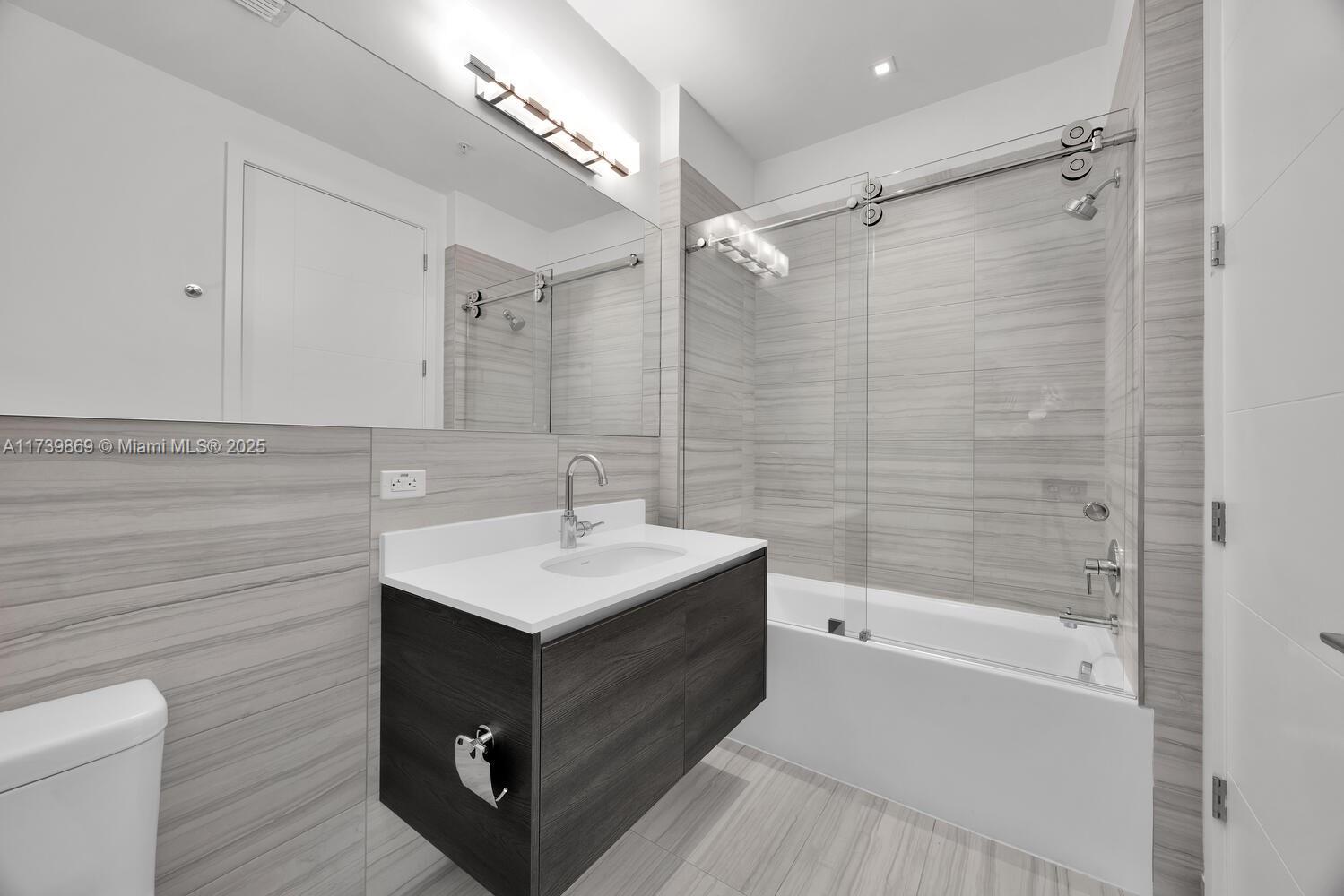 Coral Gables, Florida, 33146, United States, 1 Bedroom Bedrooms, ,1 BathroomBathrooms,Residential,For Sale,1934394