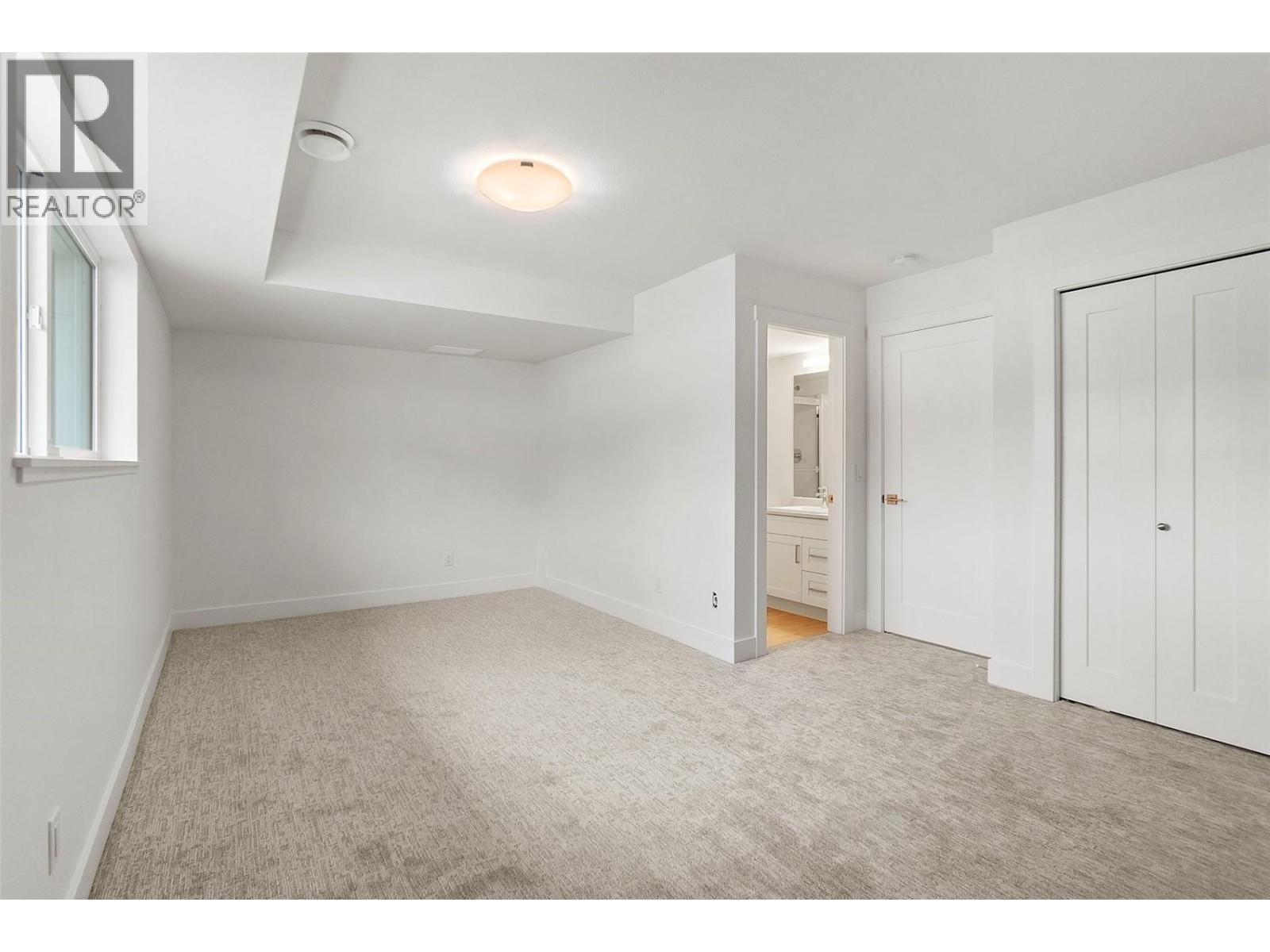 KELOWNA, British Columbia, V1V 2E6, CA, 4 Bedrooms Bedrooms, ,3 BathroomsBathrooms,Residential,For Sale,1960761