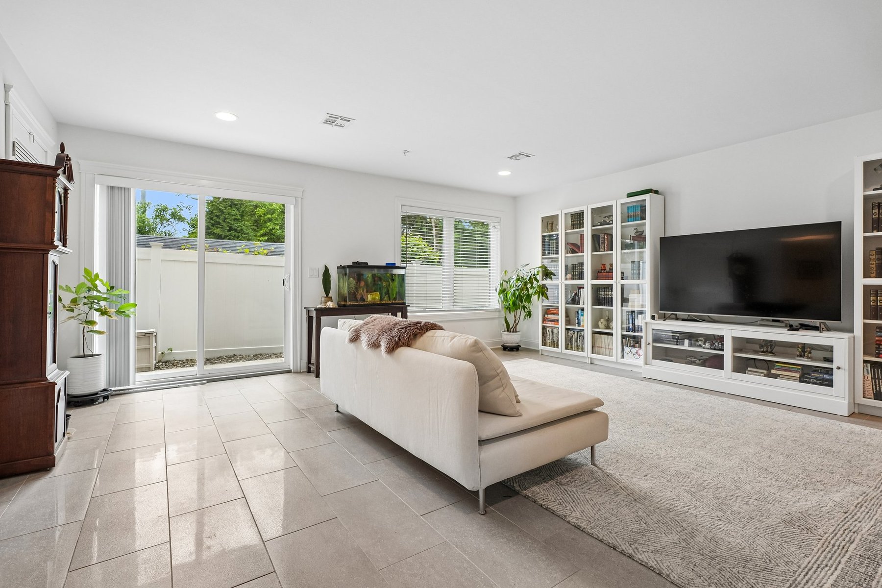  ?Steven Court Community? Meticulously Maintained Top to Bottom Townhome - 物件實景