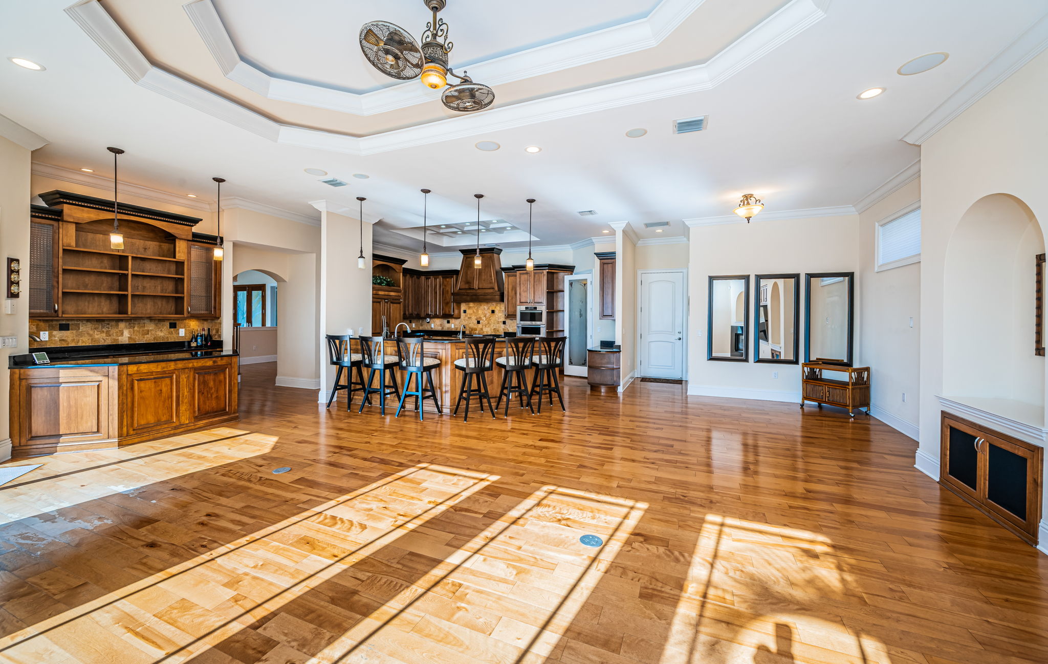 St Petersburg, Florida, 33707, United States, 5 Bedrooms Bedrooms, ,5 BathroomsBathrooms,Residential,For Sale,2006025