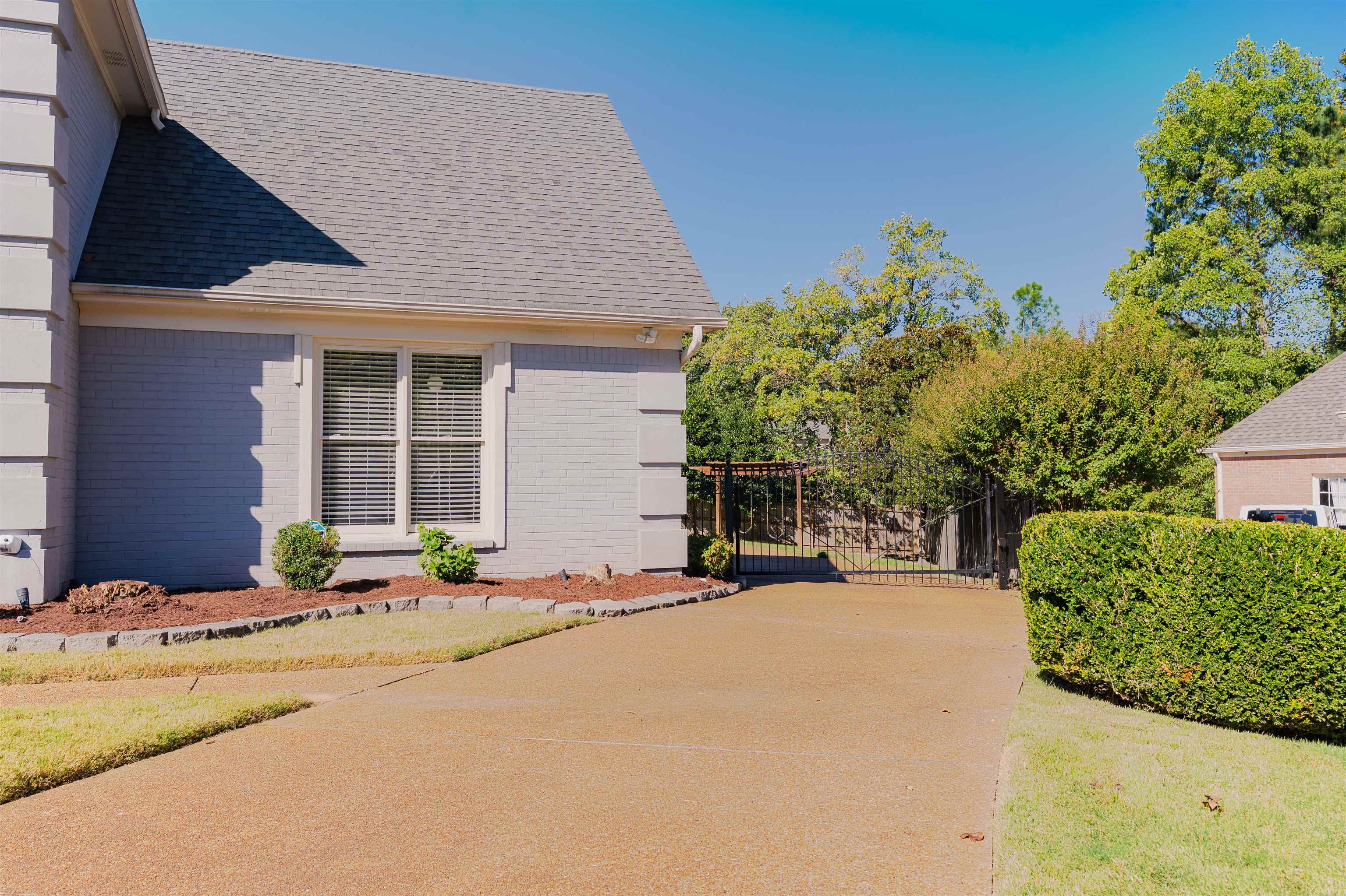 Memphis, Tennessee, 38120, United States, 4 Bedrooms Bedrooms, ,4 BathroomsBathrooms,Residential,For Sale,1965217