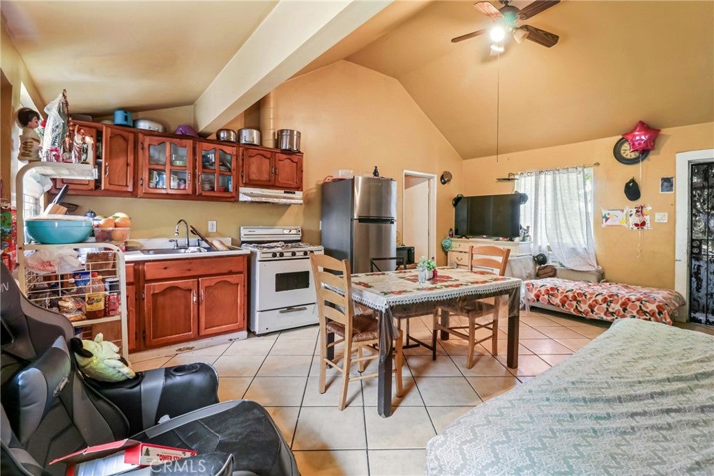 Los Angeles, California, 90016, United States, ,Residential,For Sale,1892903
