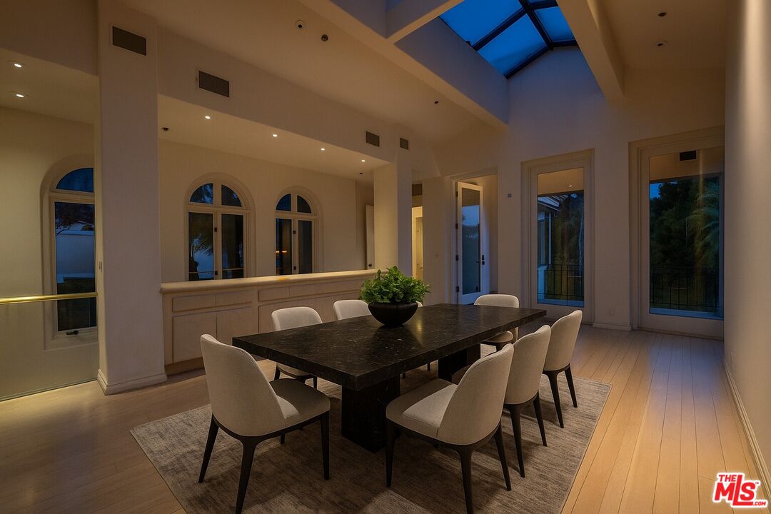 Beverly Hills, California, 90210, United States, 5 Bedrooms Bedrooms, ,4 BathroomsBathrooms,Residential,For Sale,1991118