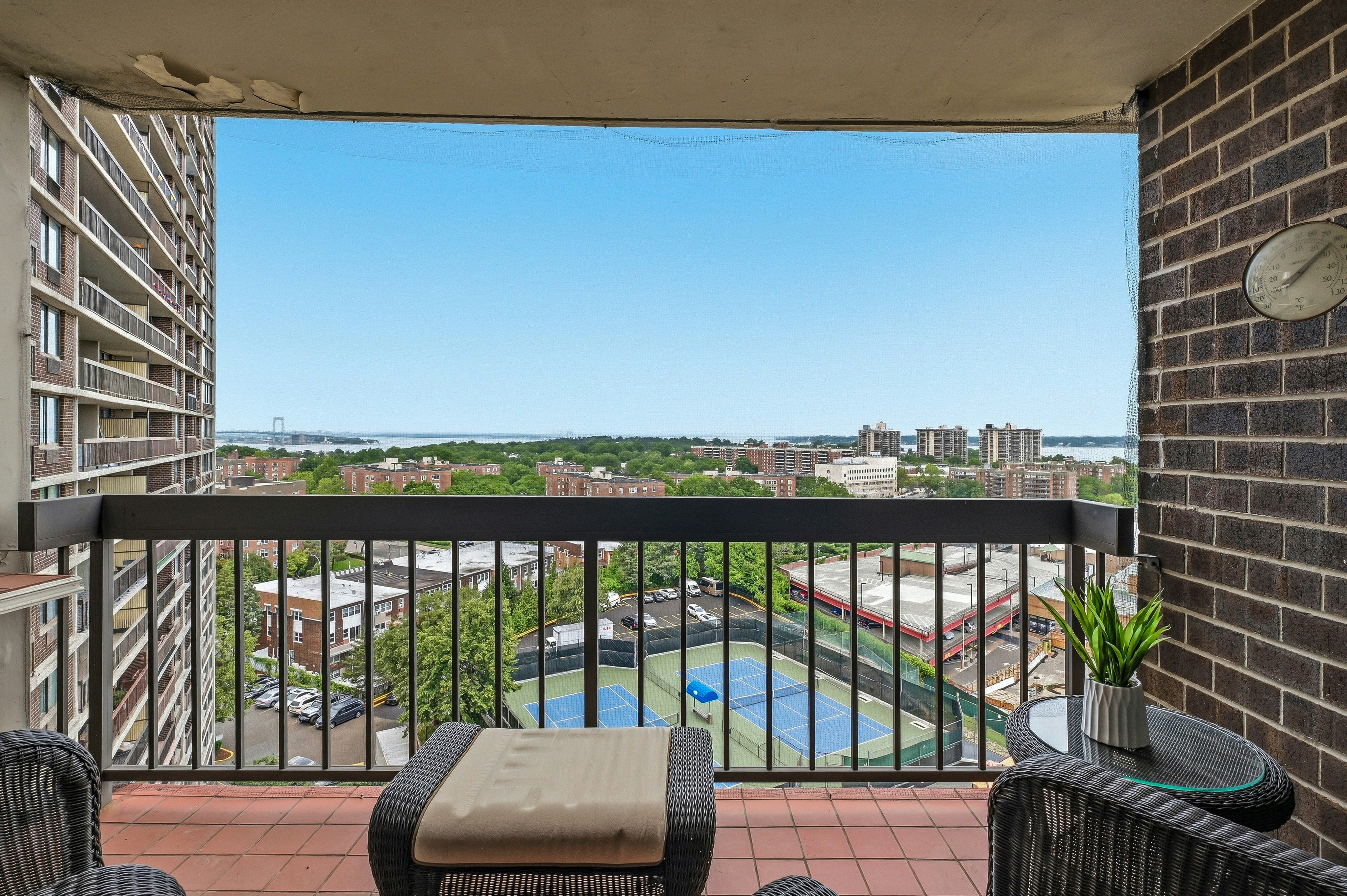  2 Bay Club Drive, Bayside, NY 11360 - 物件實景