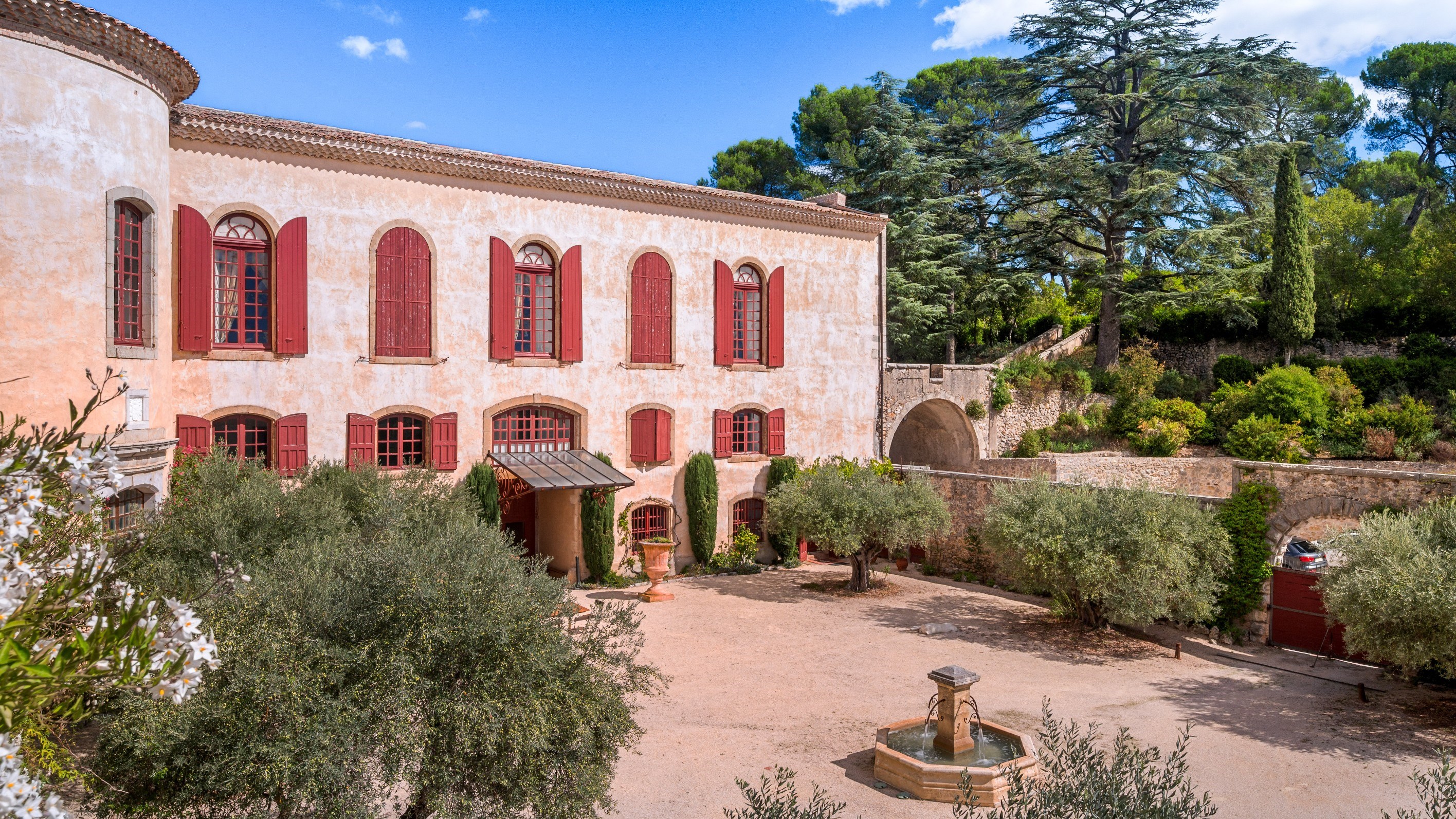  Exceptional Château in Provence – Elegance, History & Refinement - 物件實景