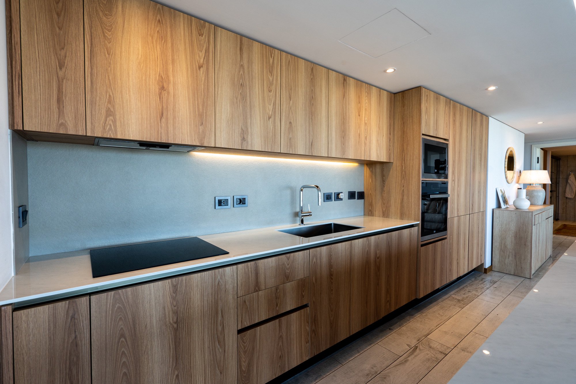  Unit for sale in the renowned Surfside Village1 tower - 物件實景