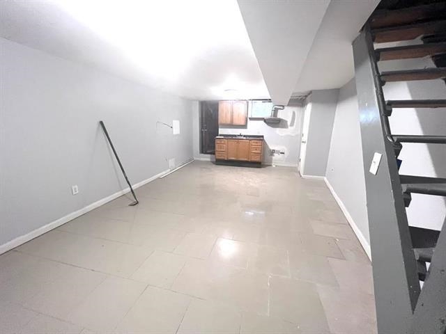 Jersey City, New Jersey, 07306, United States, 6 Bedrooms Bedrooms, ,2 BathroomsBathrooms,Residential,For Sale,1926041