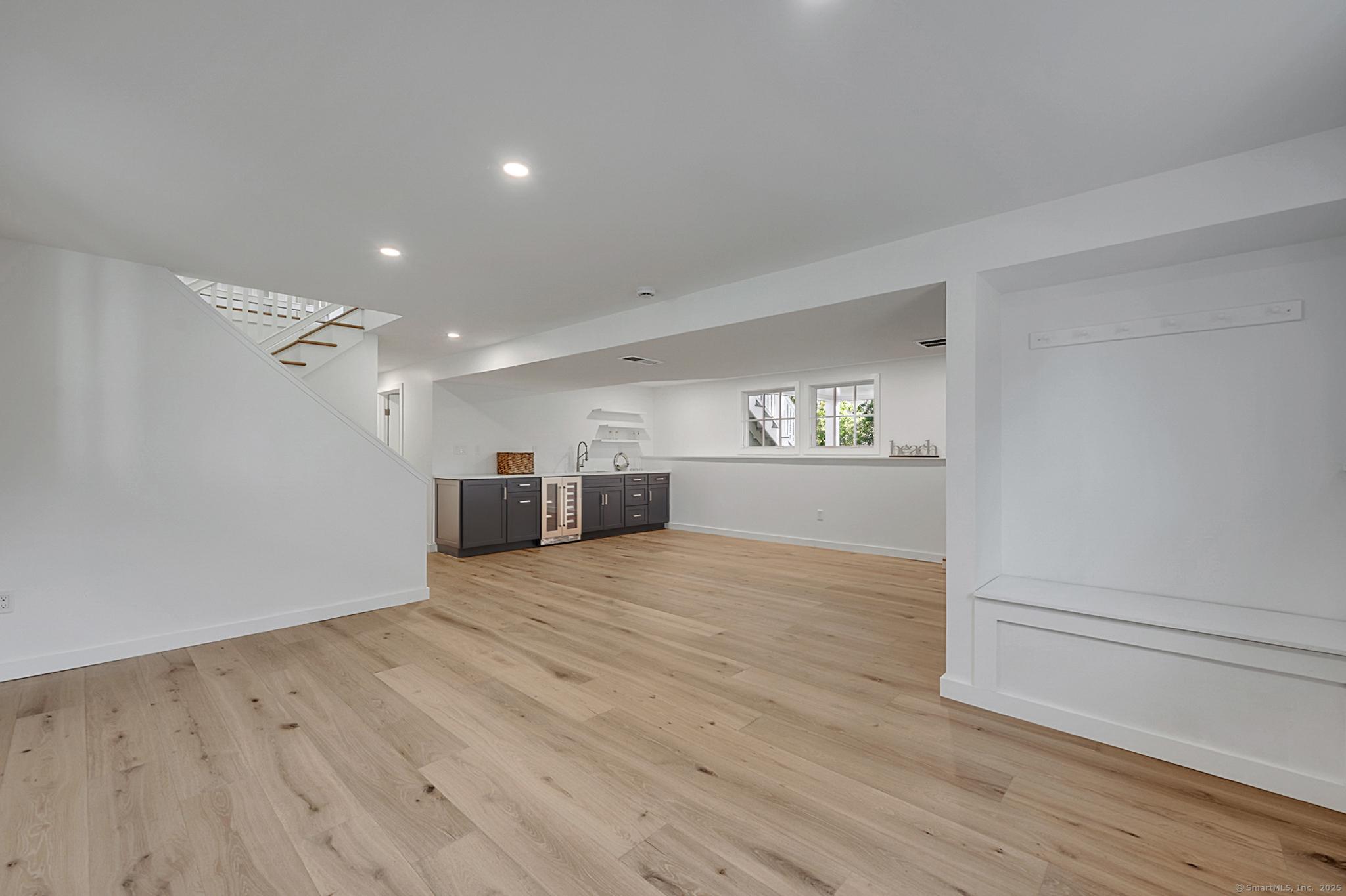 Madison, Connecticut, 06443, United States, 5 Bedrooms Bedrooms, ,3 BathroomsBathrooms,Residential,For Sale,1941280