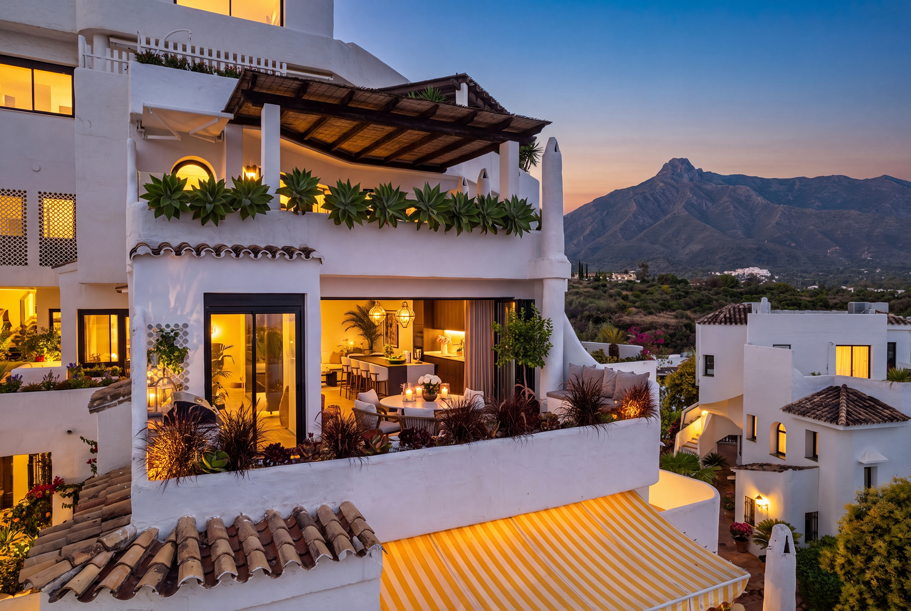  Renovated apartment with panoramic sea views on Marbella
