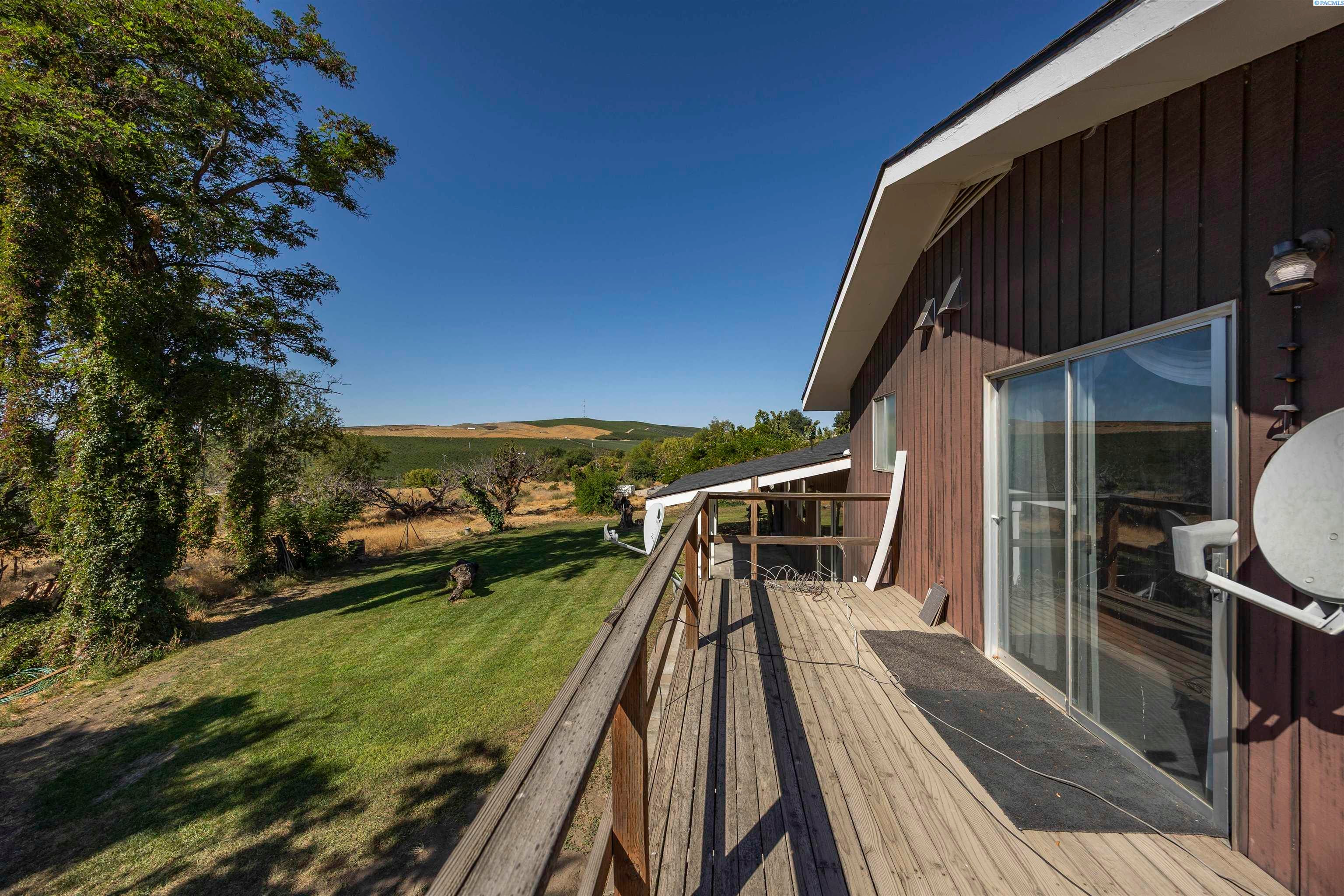 Sunnyside, Washington, 98944, United States, 4 Bedrooms Bedrooms, ,3 BathroomsBathrooms,Residential,For Sale,1979246